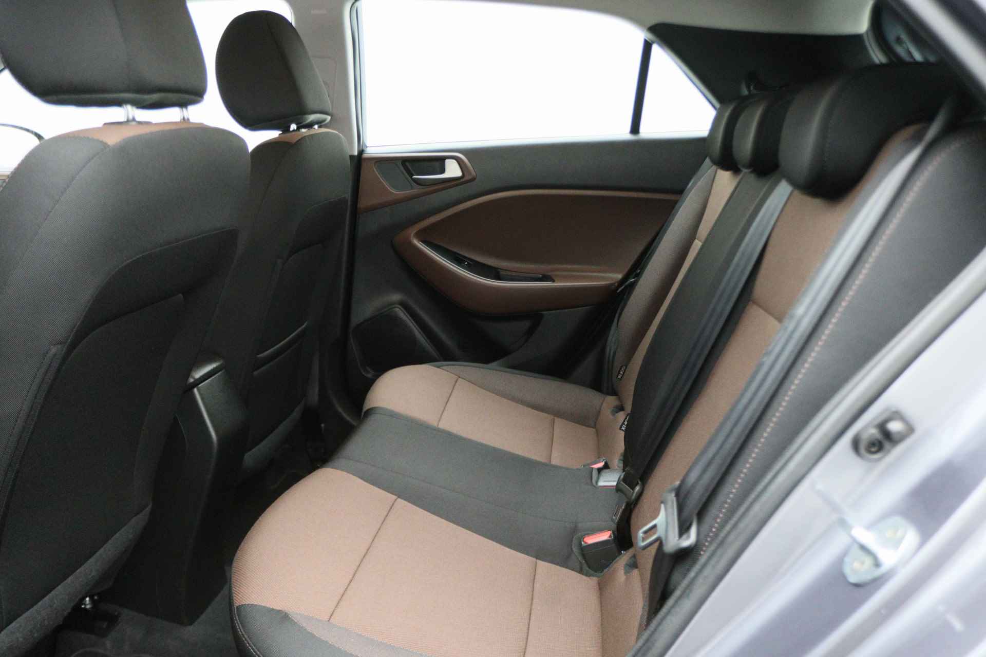 Hyundai i20 1.0 T-GDI Comfort Climate, Cruise, Camera, Navigatie, PDC, USB/AUX - 12/40