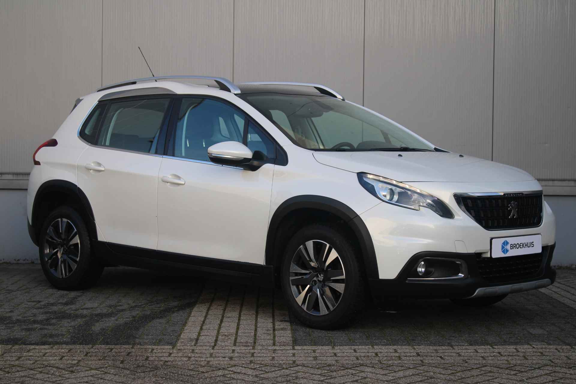 Peugeot 2008 SUV 1.2 110pk Allure | PANODAK | NAVI | CLIMA | PDC | CRUISE | CARPLAY | | PANODAK | NAVI | CLIMA | PDC - 8/37