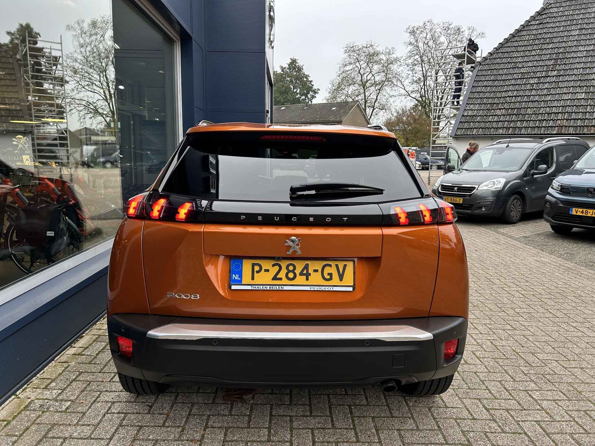 Peugeot 2008 1.2 Turbo 100 PK Allure Pack | Unieke KM stand: 18.644 | Navigatie | 3D Virtual Cockpit | LED Verlichting | Half Lederen Bekleding | Keyless Start | Climate Control | Cruise Control | 17 Inch Lichtmetalen Velgen | - 22/47