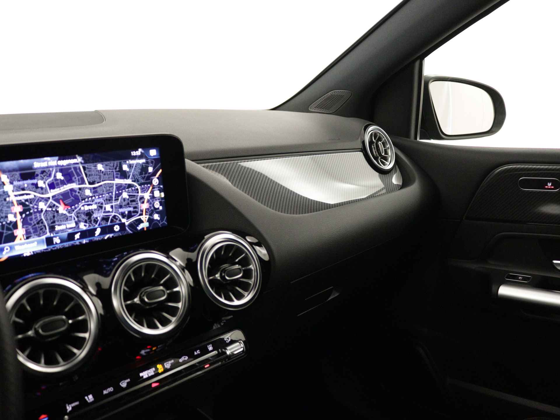 Mercedes-Benz B-Klasse 250 e AMG Nightpakket | Parkeerpakket met Camera | Sfeerverlichting | Augmented Reality | Car play | DAB | Inclusief 24 maanden Mercedes-Benz Certified garantie voor Europa. - 8/44