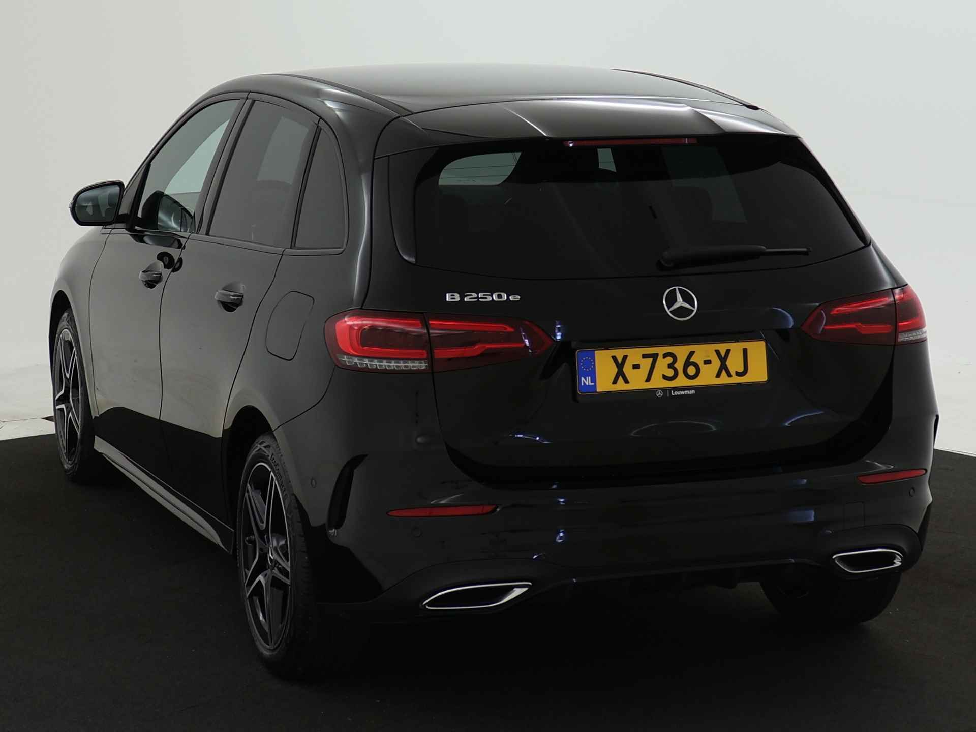 Mercedes-Benz B-Klasse 250 e AMG Nightpakket | Parkeerpakket met Camera | Sfeerverlichting | Augmented Reality | Car play | DAB | Inclusief 24 maanden Mercedes-Benz Certified garantie voor Europa. - 17/44