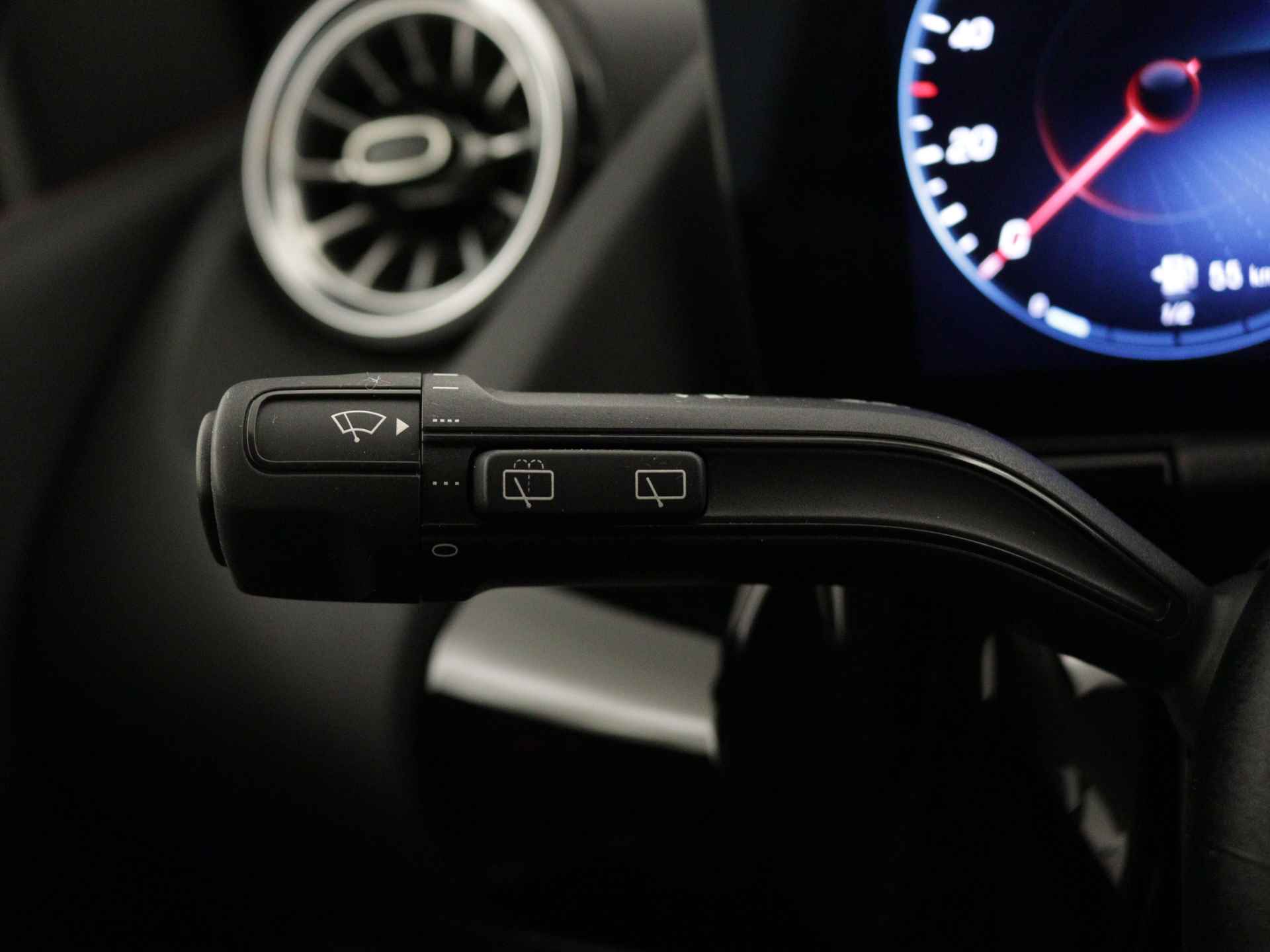 Mercedes-Benz B-Klasse 250 e AMG Nightpakket | Parkeerpakket met Camera | Sfeerverlichting | Augmented Reality | Car play | DAB | Inclusief 24 maanden Mercedes-Benz Certified garantie voor Europa. - 24/44