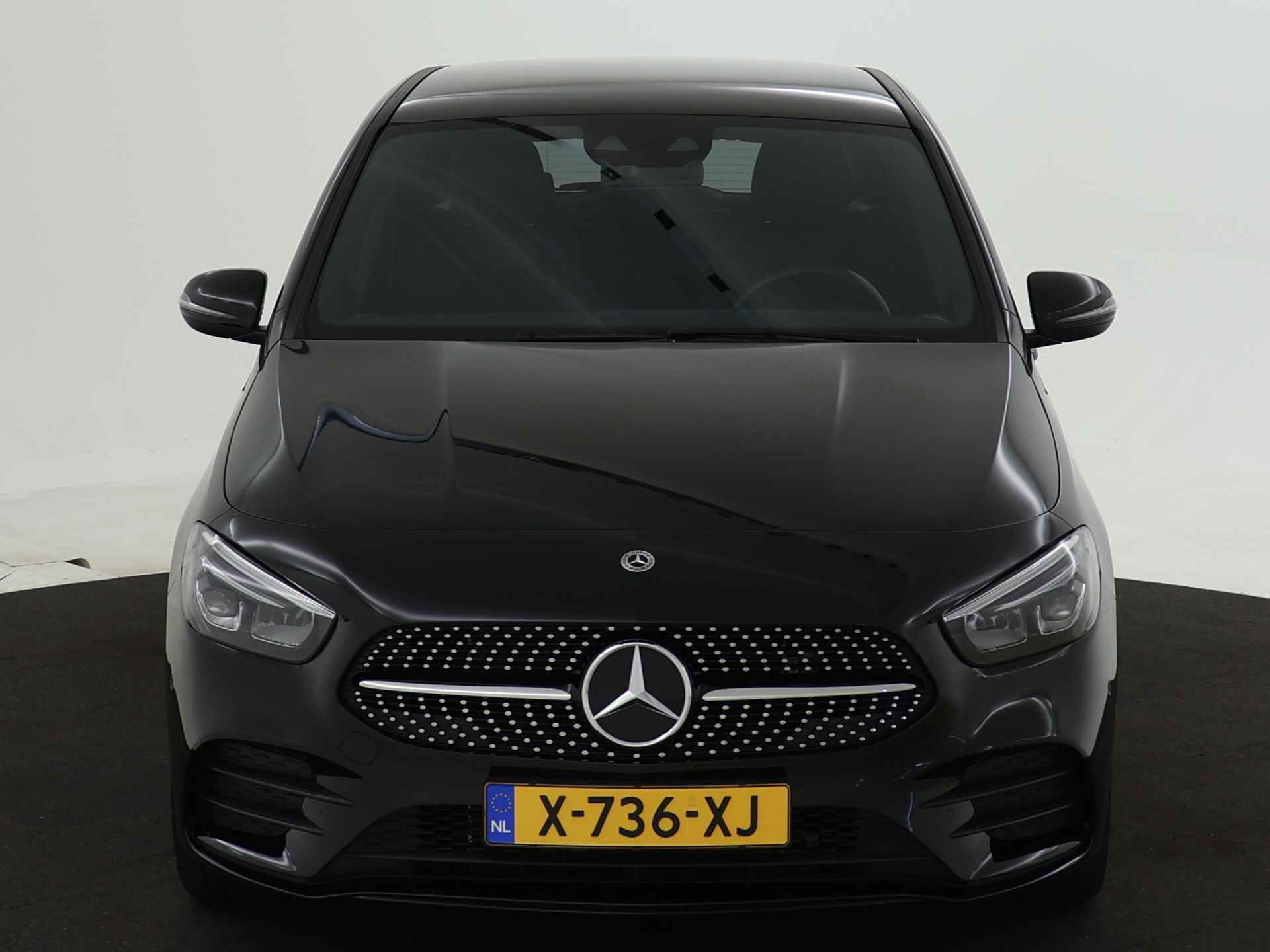 Mercedes-Benz B-Klasse 250 e AMG Nightpakket | Parkeerpakket met Camera | Sfeerverlichting | Augmented Reality | Car play | DAB | Inclusief 24 maanden Mercedes-Benz Certified garantie voor Europa. - 27/44