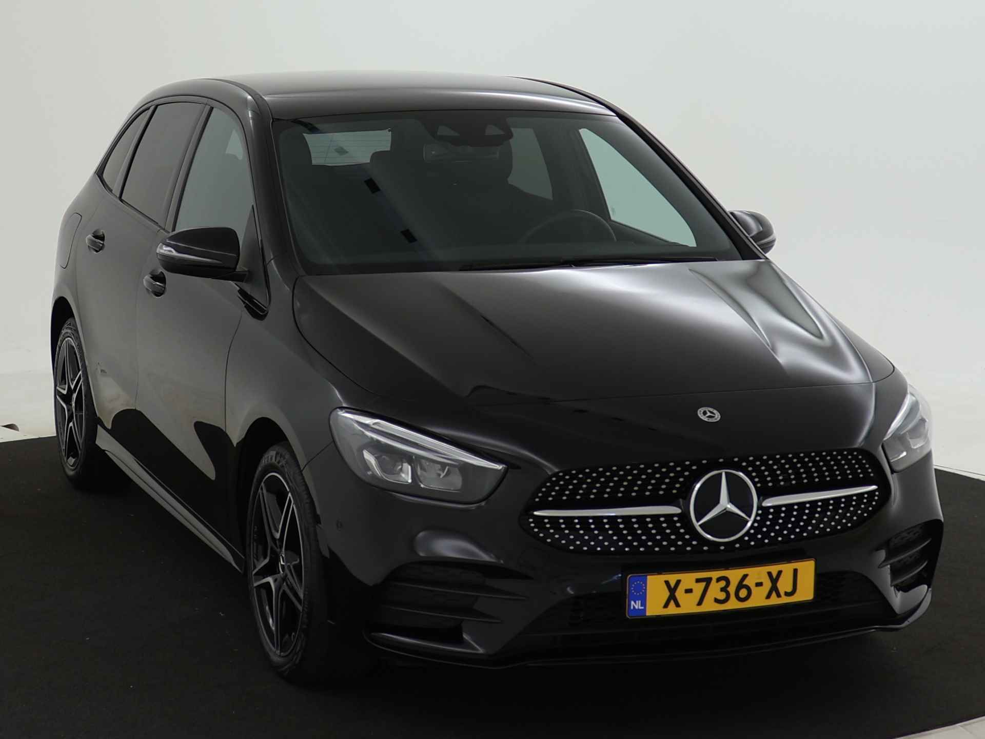 Mercedes-Benz B-Klasse 250 e AMG Nightpakket | Parkeerpakket met Camera | Sfeerverlichting | Augmented Reality | Car play | DAB | Inclusief 24 maanden Mercedes-Benz Certified garantie voor Europa. - 28/44