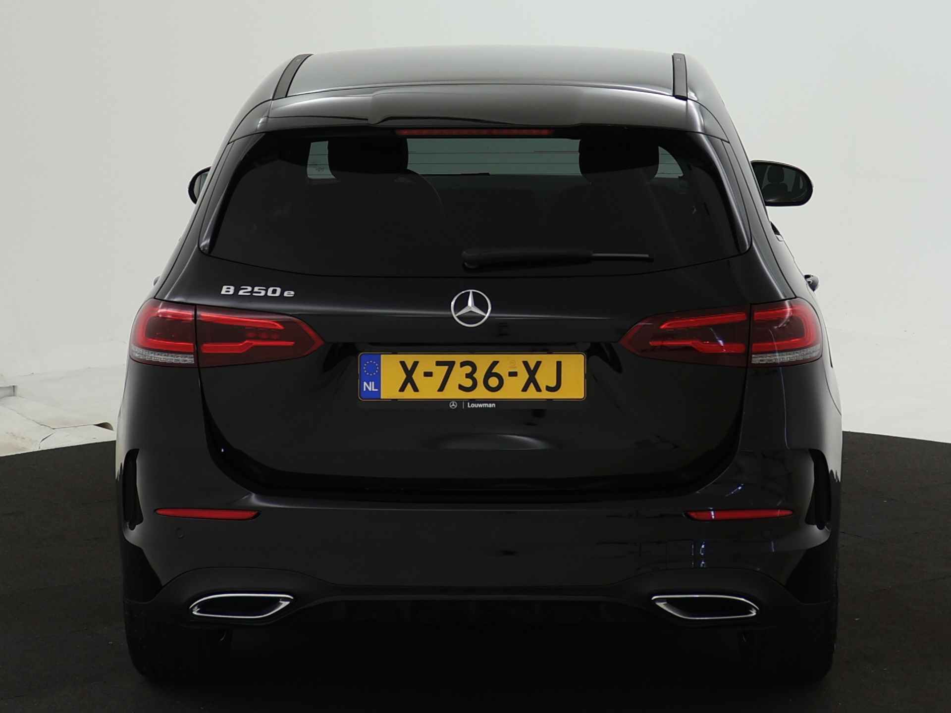 Mercedes-Benz B-Klasse 250 e AMG Nightpakket | Parkeerpakket met Camera | Sfeerverlichting | Augmented Reality | Car play | DAB | Inclusief 24 maanden Mercedes-Benz Certified garantie voor Europa. - 29/44