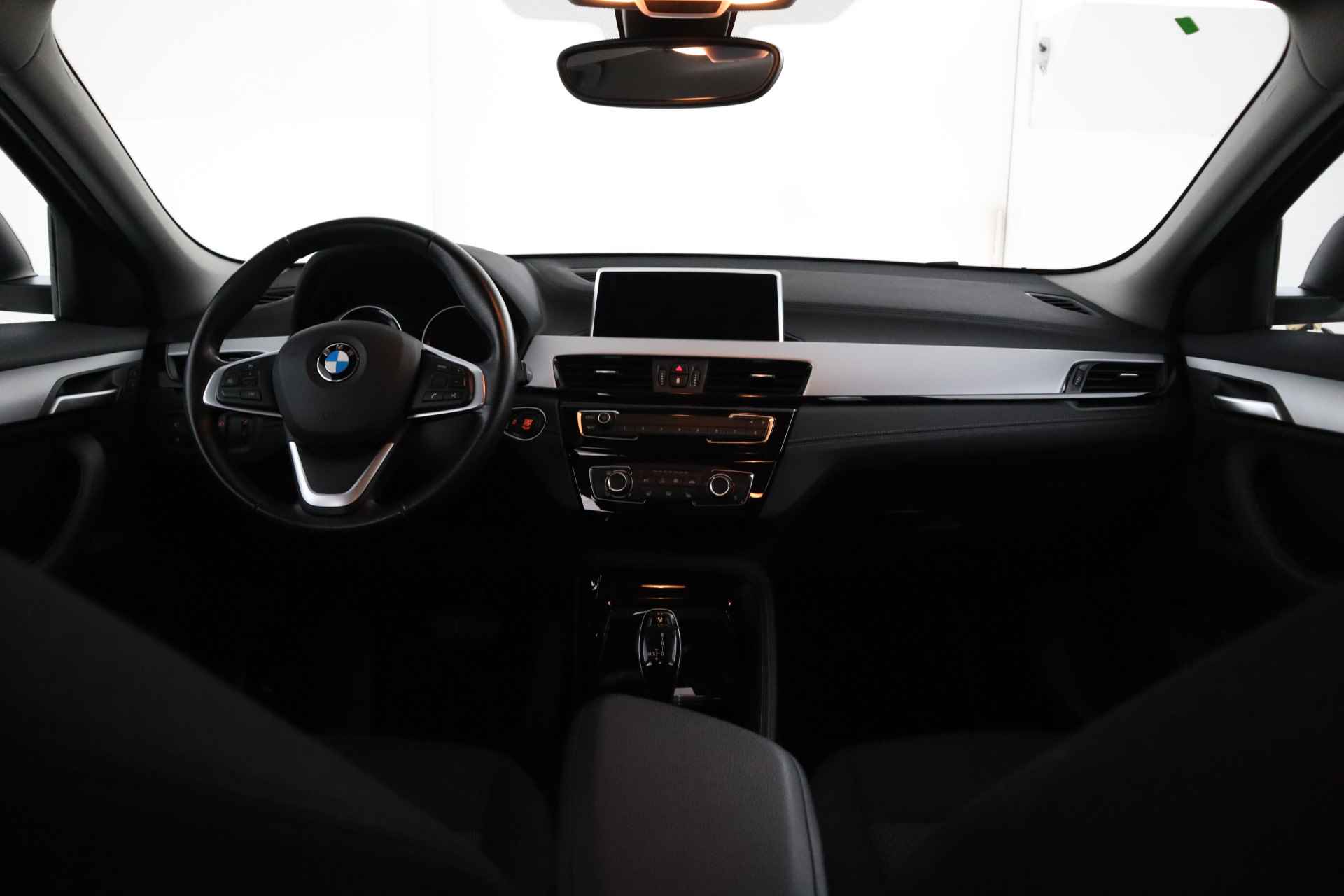 BMW X2 sDrive20i Executive Stoelverwarming, Cruise, Navigatie, - 18/38