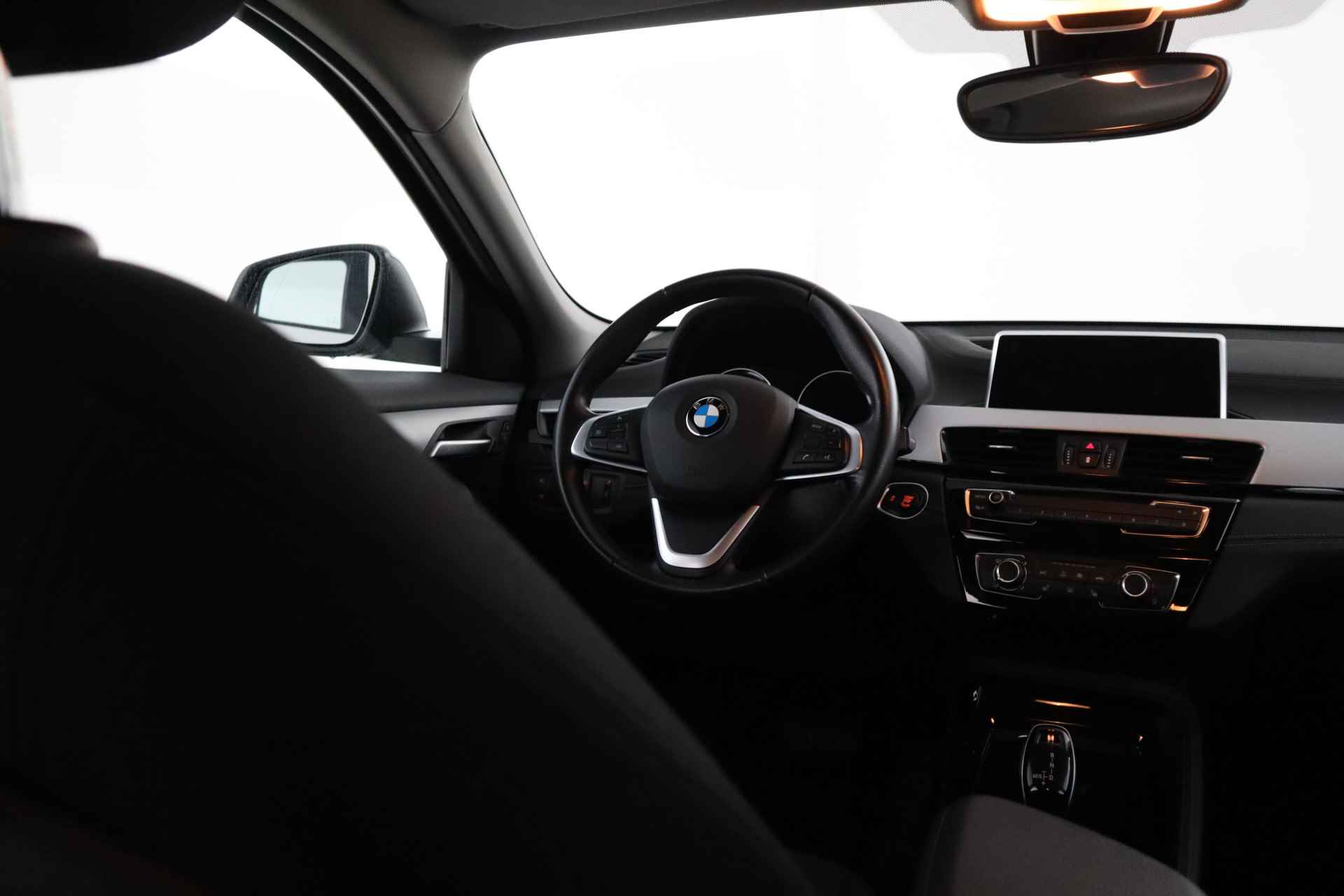 BMW X2 sDrive20i Executive Stoelverwarming, Cruise, Navigatie, - 19/38