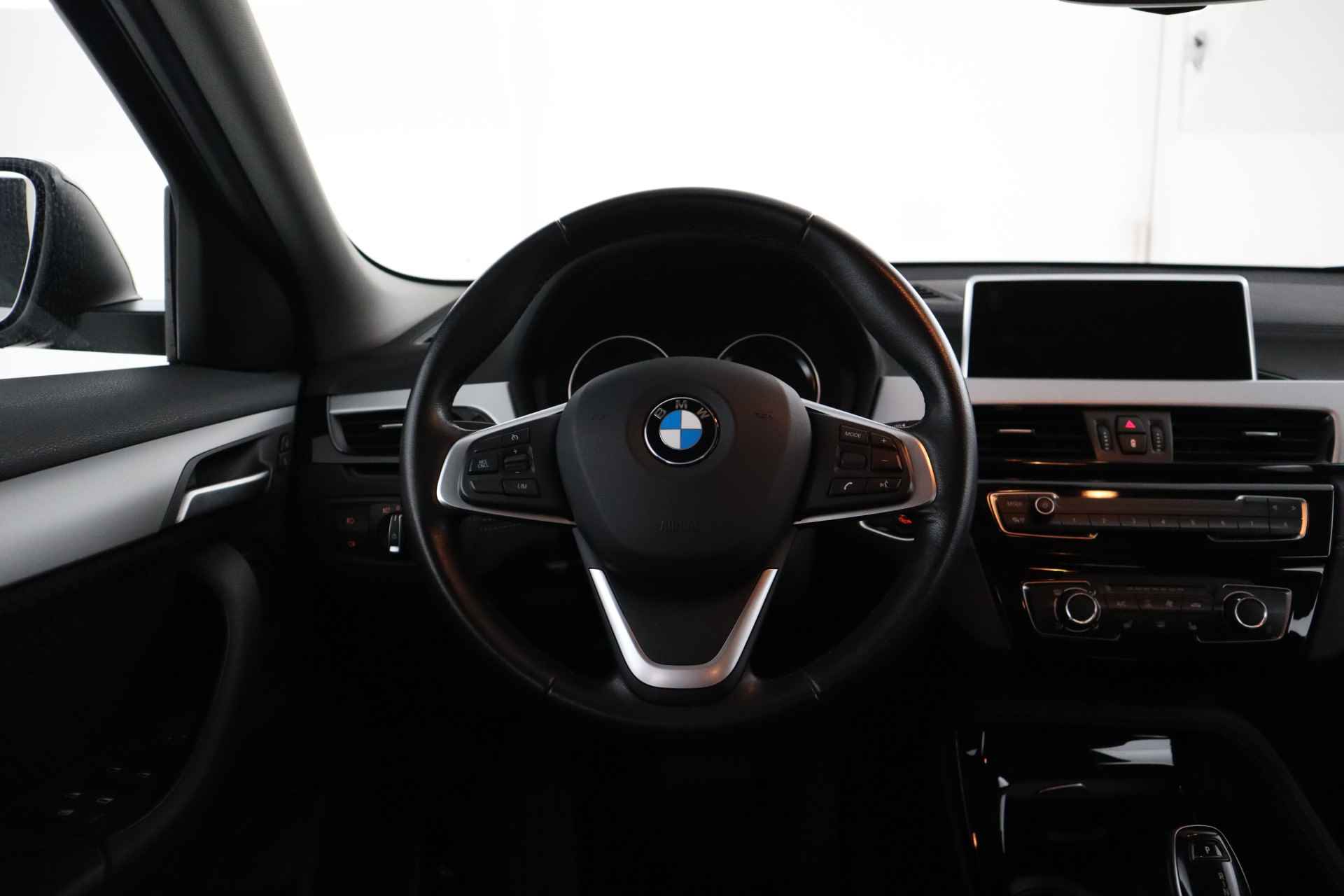 BMW X2 sDrive20i Executive Stoelverwarming, Cruise, Navigatie, - 20/38