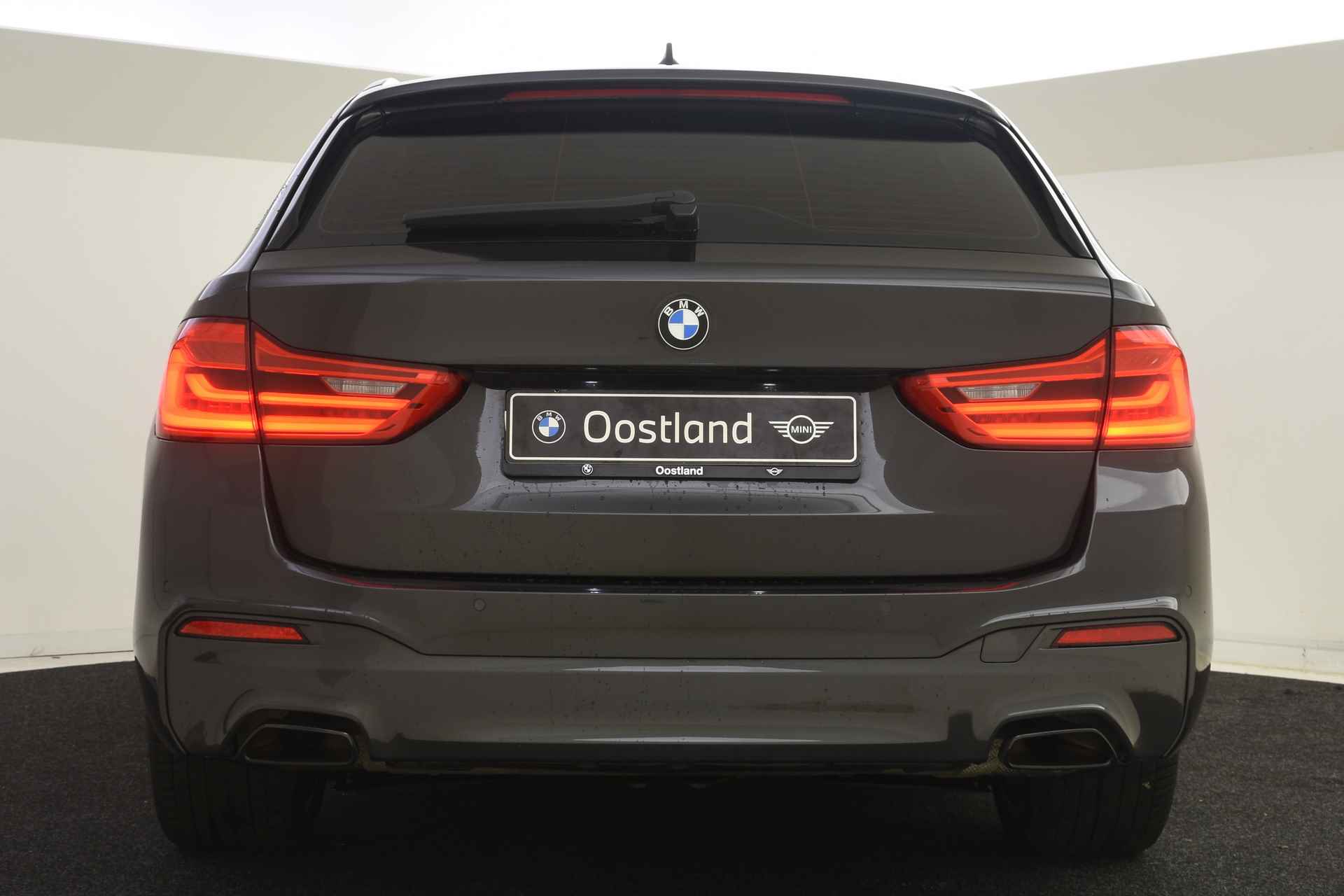 BMW 5 Serie Touring 520i High Executive M Sport Automaat / Panoramadak / Adaptieve LED / Gesture Control / M Sportonderstel / Navigatie Professional / Comfortstoelen - 24/54