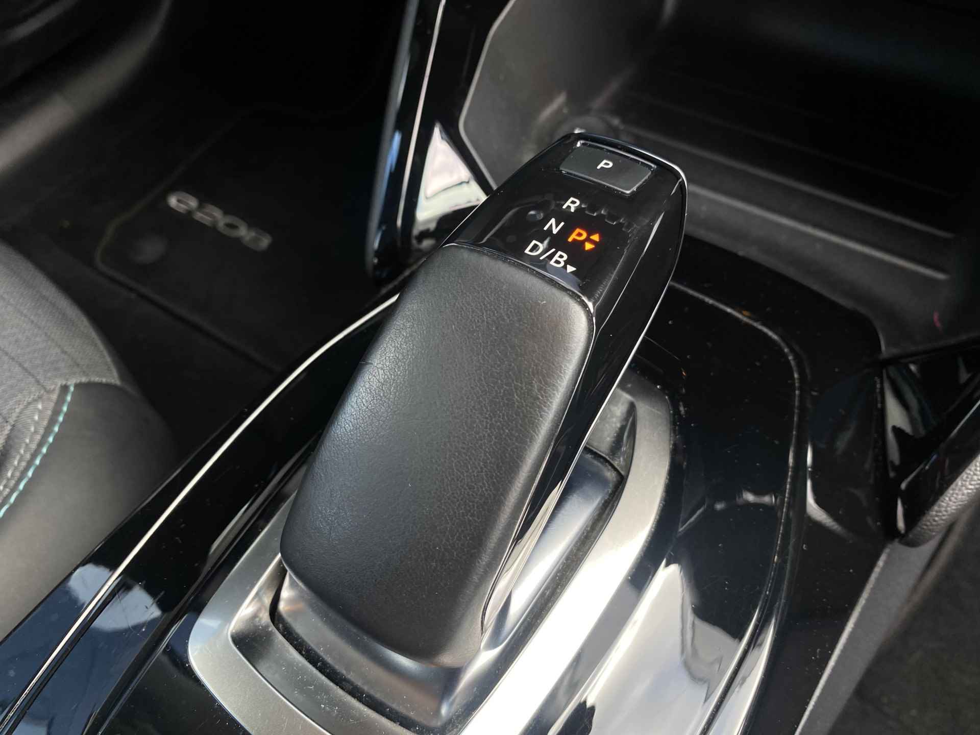 Peugeot 208 EV Allure Incl. BTW | €2000,- SUBSIDIE! (SEPP) | Navigatie Pro | Achteruitrijcamera | Climate Control - 16/27