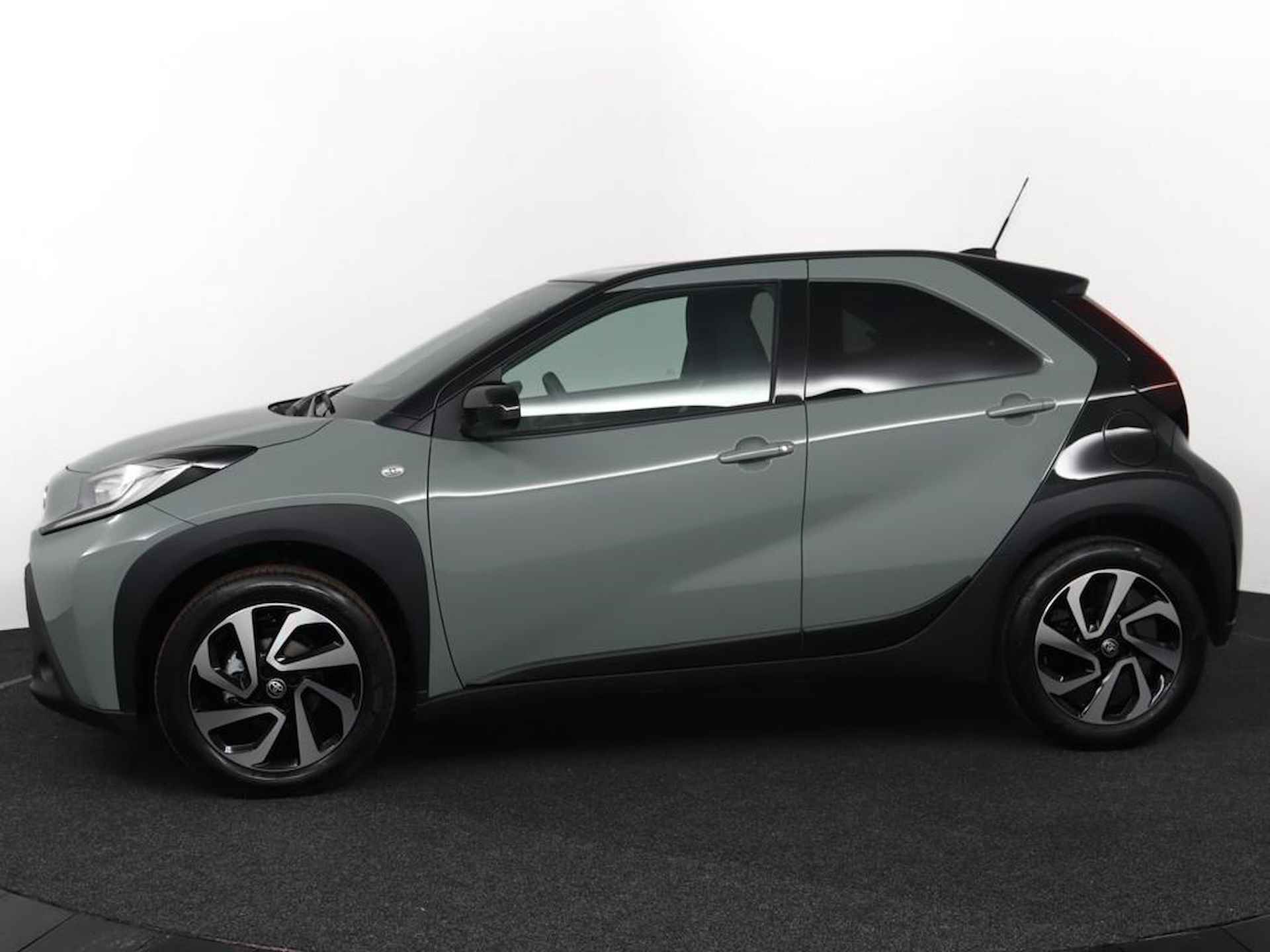 Toyota Aygo X 1.0 VVT-i S-CVT Pulse | Nieuw uit voorraad leverbaar! | 10 jaar fabrieksgarantie! | - 3/51