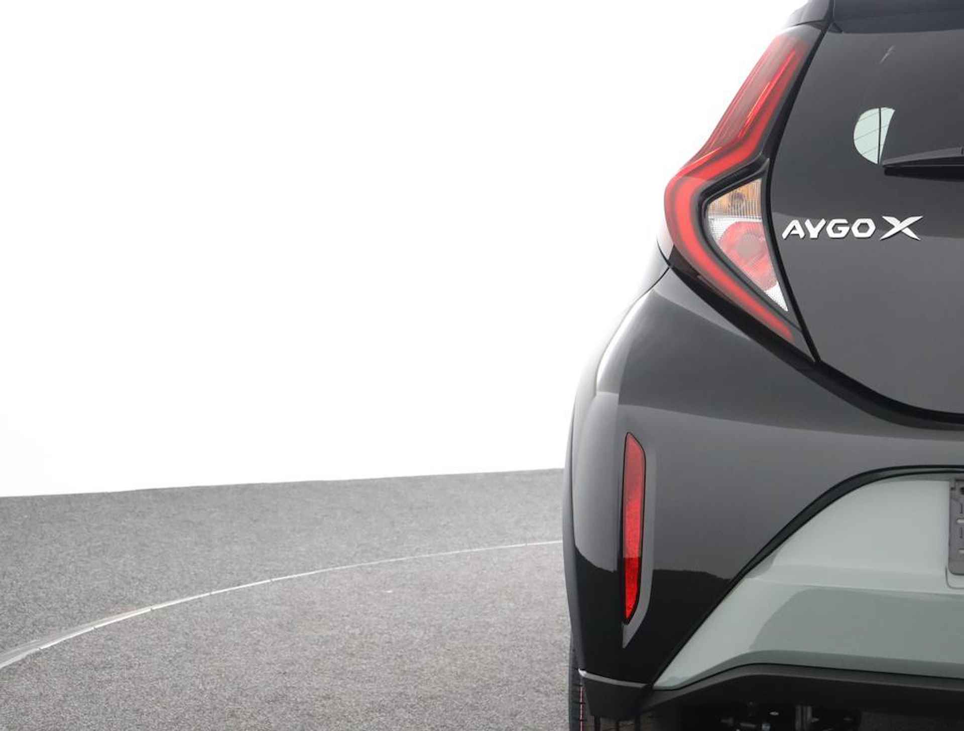 Toyota Aygo X 1.0 VVT-i S-CVT Pulse | Nieuw uit voorraad leverbaar! | 10 jaar fabrieksgarantie! | - 38/51