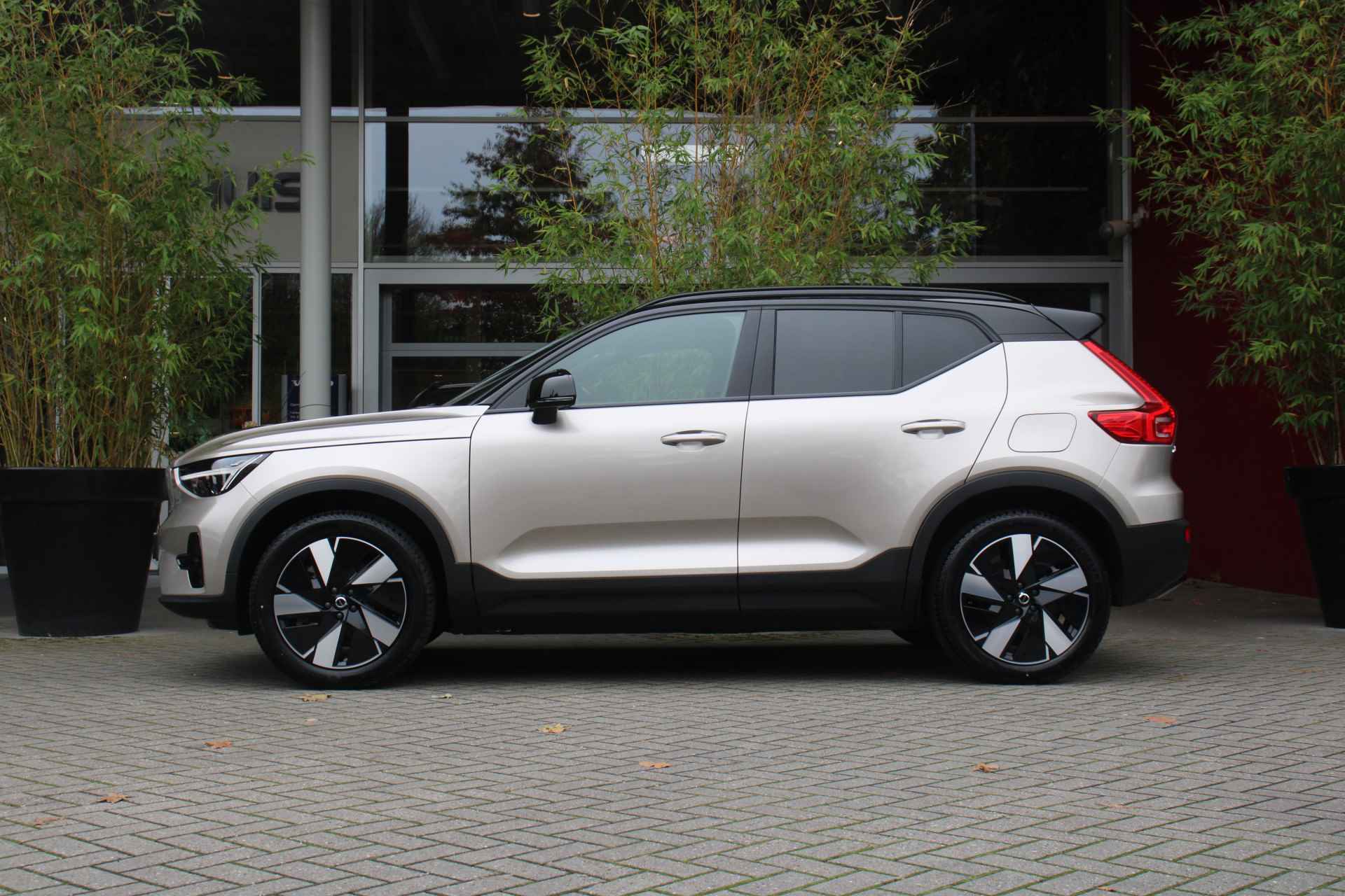 Volvo XC40 Single Motor Extended Range Plus 82 kWh | Warmtepomp | Adaptive Cruise | Camera | Snel leverbaar! - 5/16