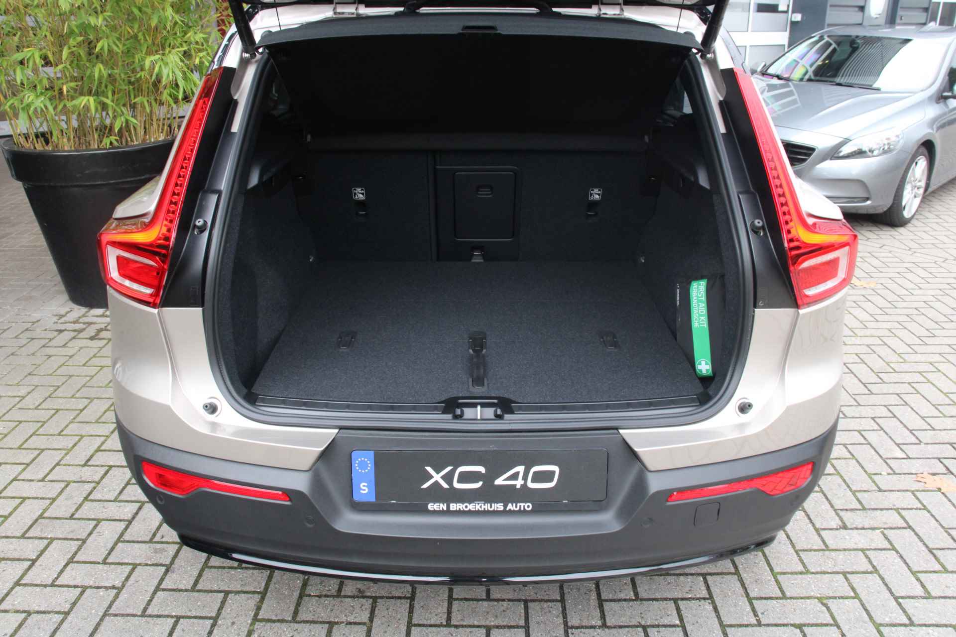 Volvo XC40 Single Motor Extended Range Plus 82 kWh | Warmtepomp | Adaptive Cruise | Camera | Snel leverbaar! - 8/16