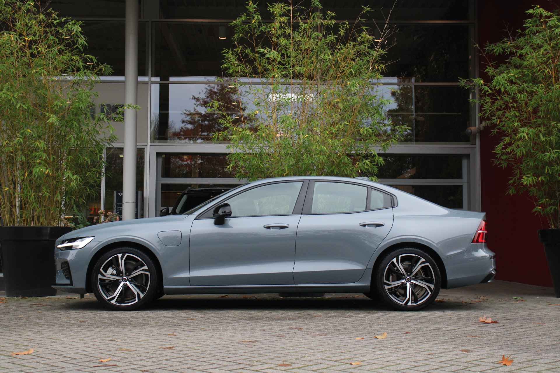 Volvo S60 Recharge T6 AWD 350pk Plus Dark | Adaptive Cruise | BLIS | Camera | Memory Seats | Stuur/stoelverwarming - 5/25