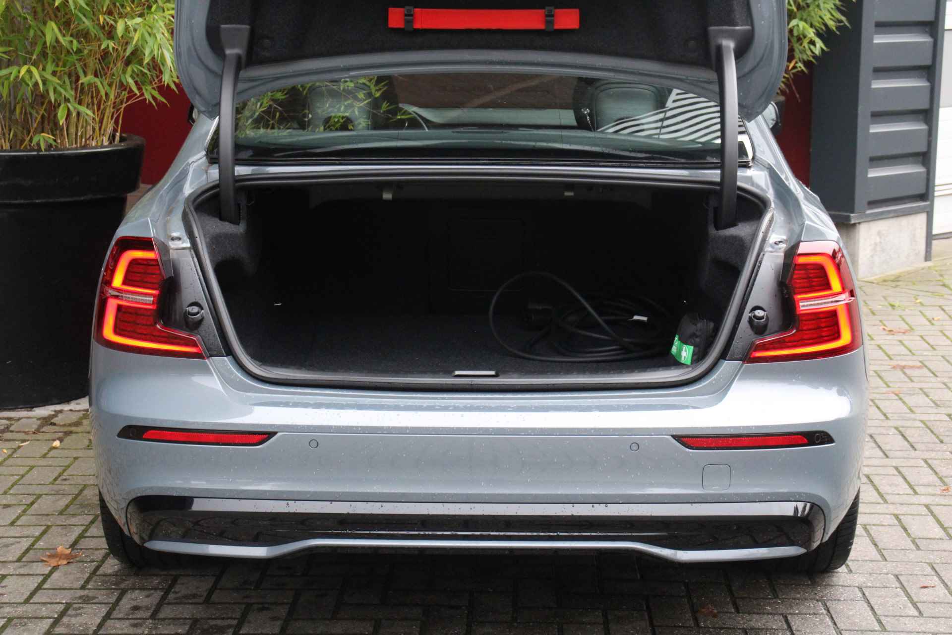 Volvo S60 Recharge T6 AWD 350pk Plus Dark | Adaptive Cruise | BLIS | Camera | Memory Seats | Stuur/stoelverwarming - 8/25