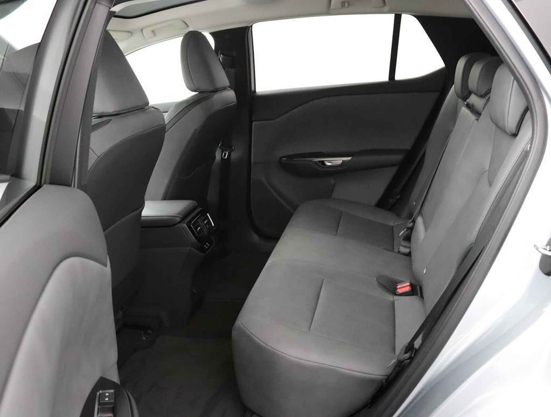 Lexus RZ 450e Executive Line 71 kWh | Panoramadak | Apple Carplay & Android Auto | Stoelverwarming - 18/57