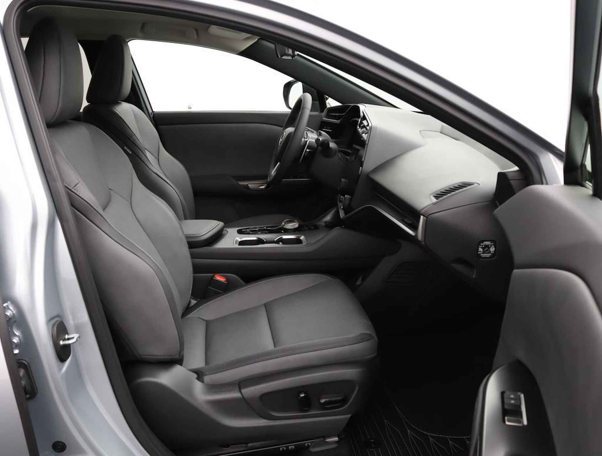 Lexus RZ 450e Executive Line 71 kWh | Panoramadak | Apple Carplay & Android Auto | Stoelverwarming - 22/57