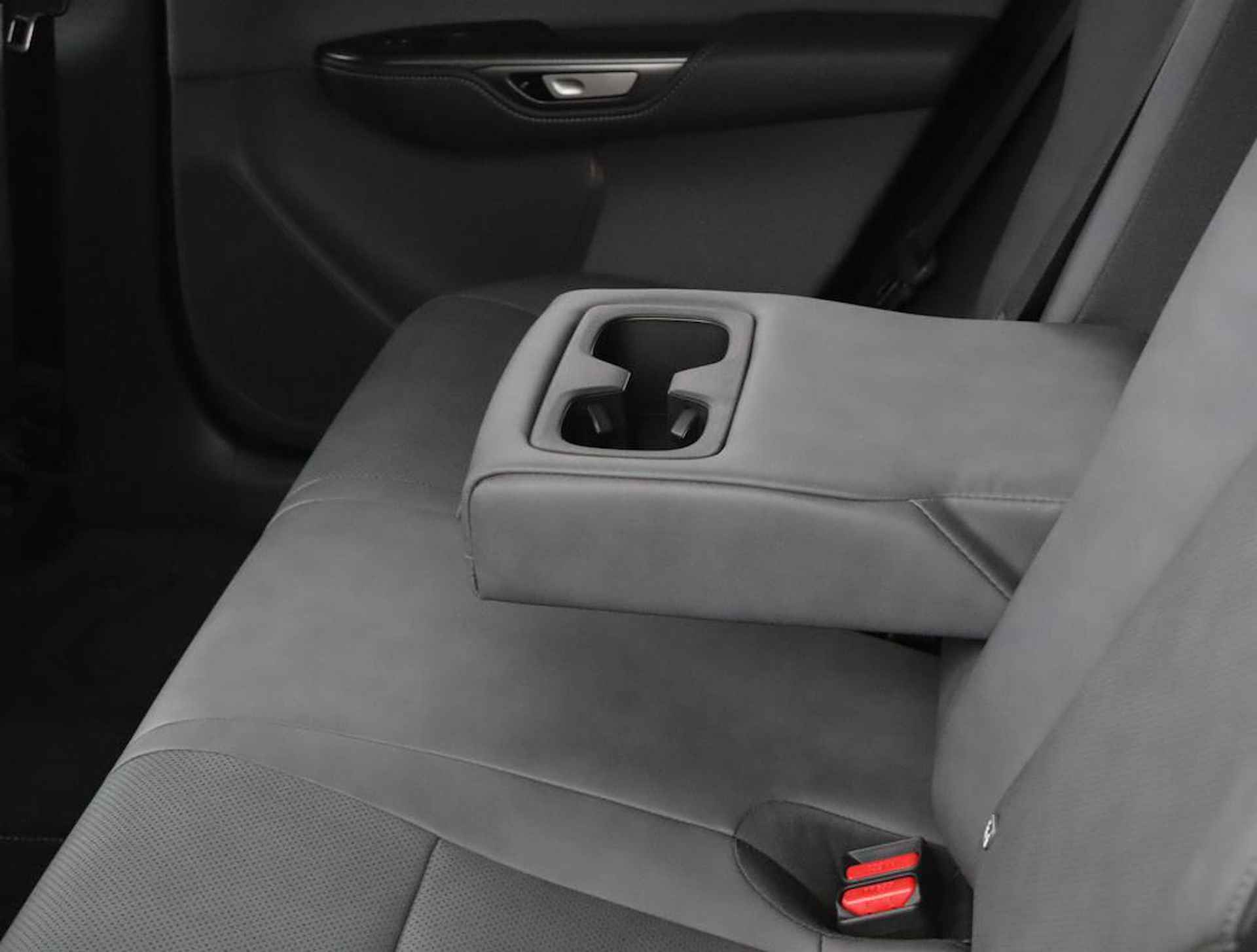 Lexus RZ 450e Executive Line 71 kWh | Panoramadak | Apple Carplay & Android Auto | Stoelverwarming - 40/57