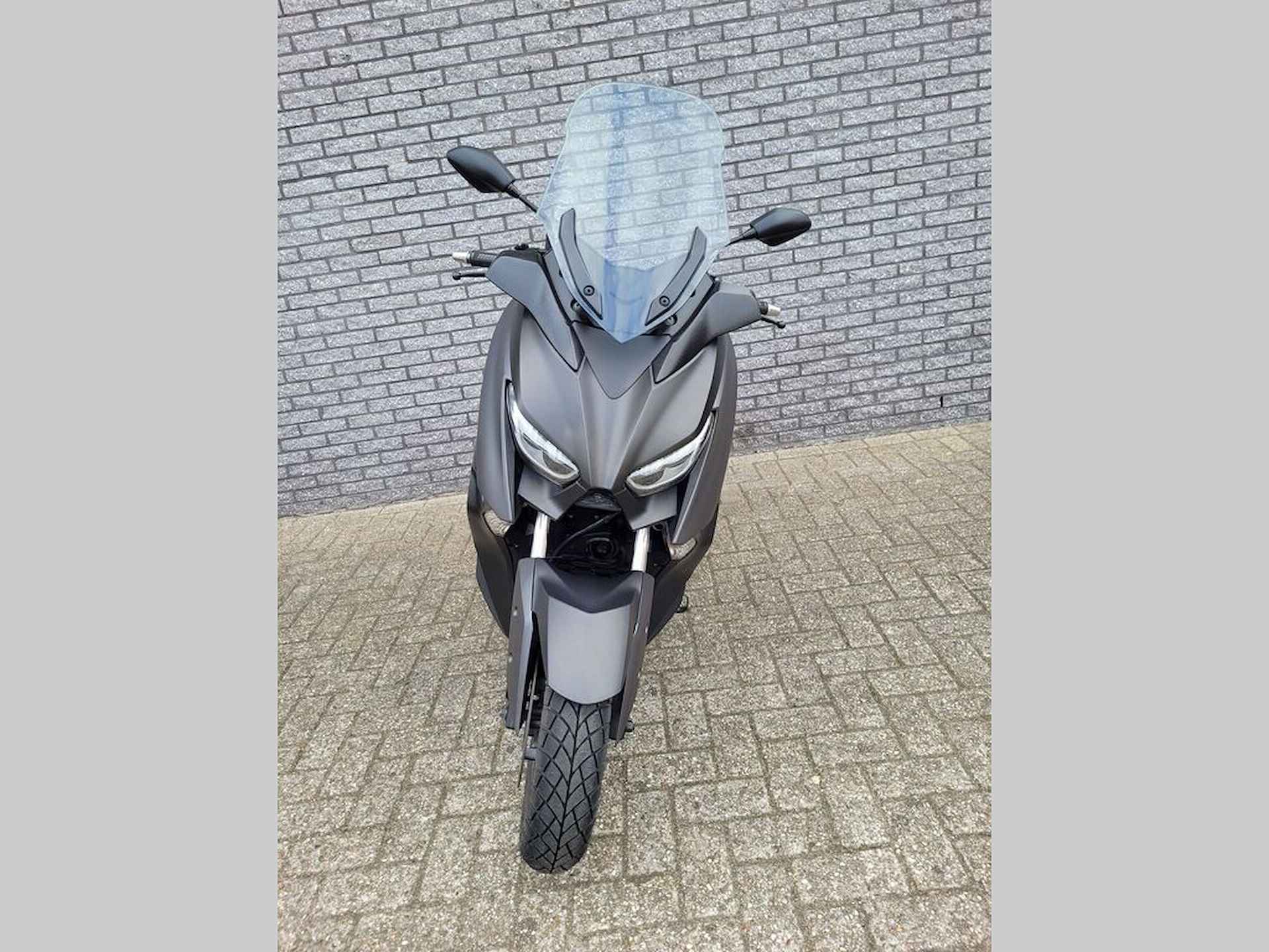 Yamaha X MAX 300 ABS - 2/6