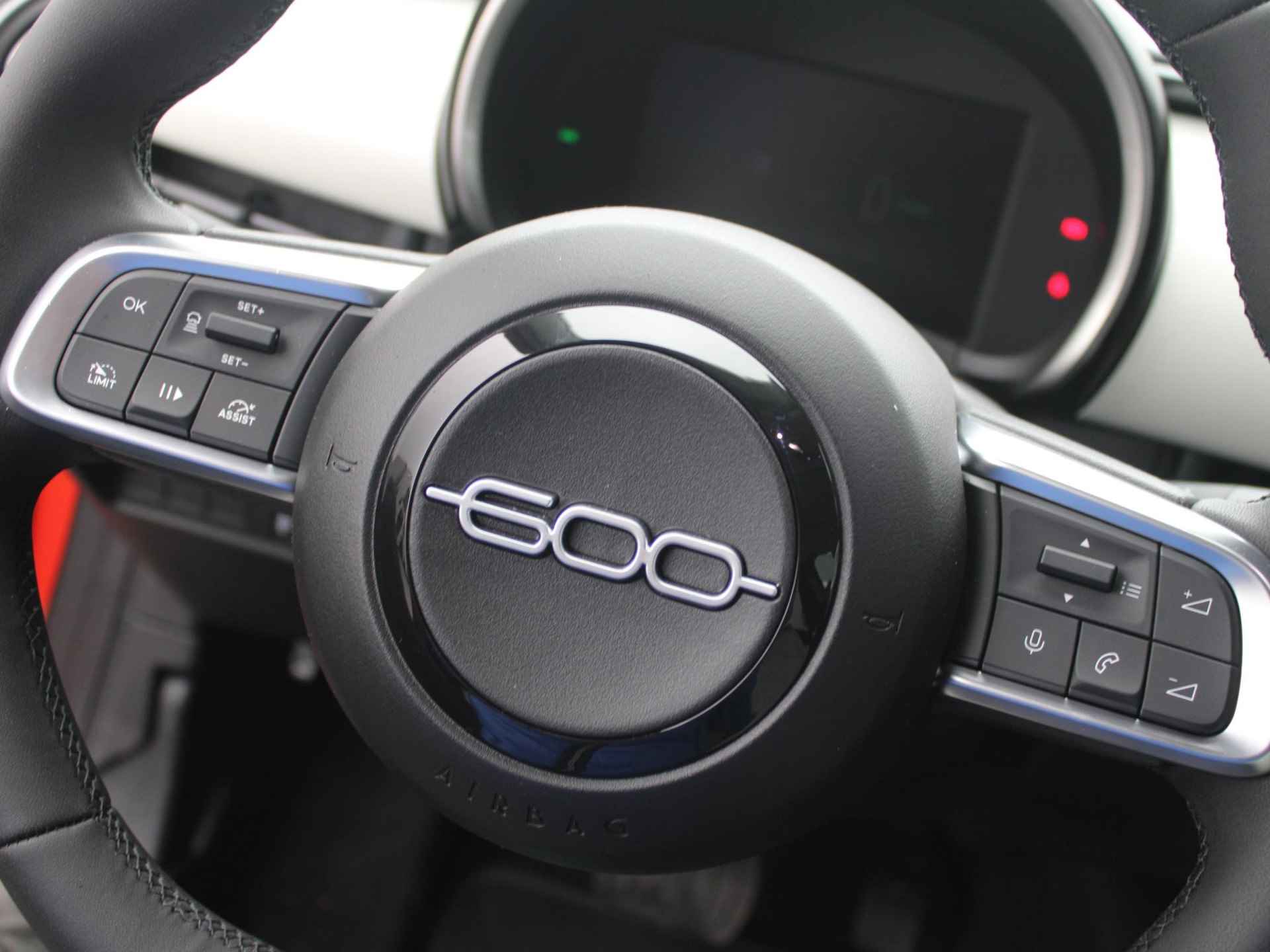 Fiat 600e La Prima 54 kWh | Beschikbaar in overleg | Carplay | Elek. Stoel | Stoelverwarming | Keyless | LED | Clima - 9/16