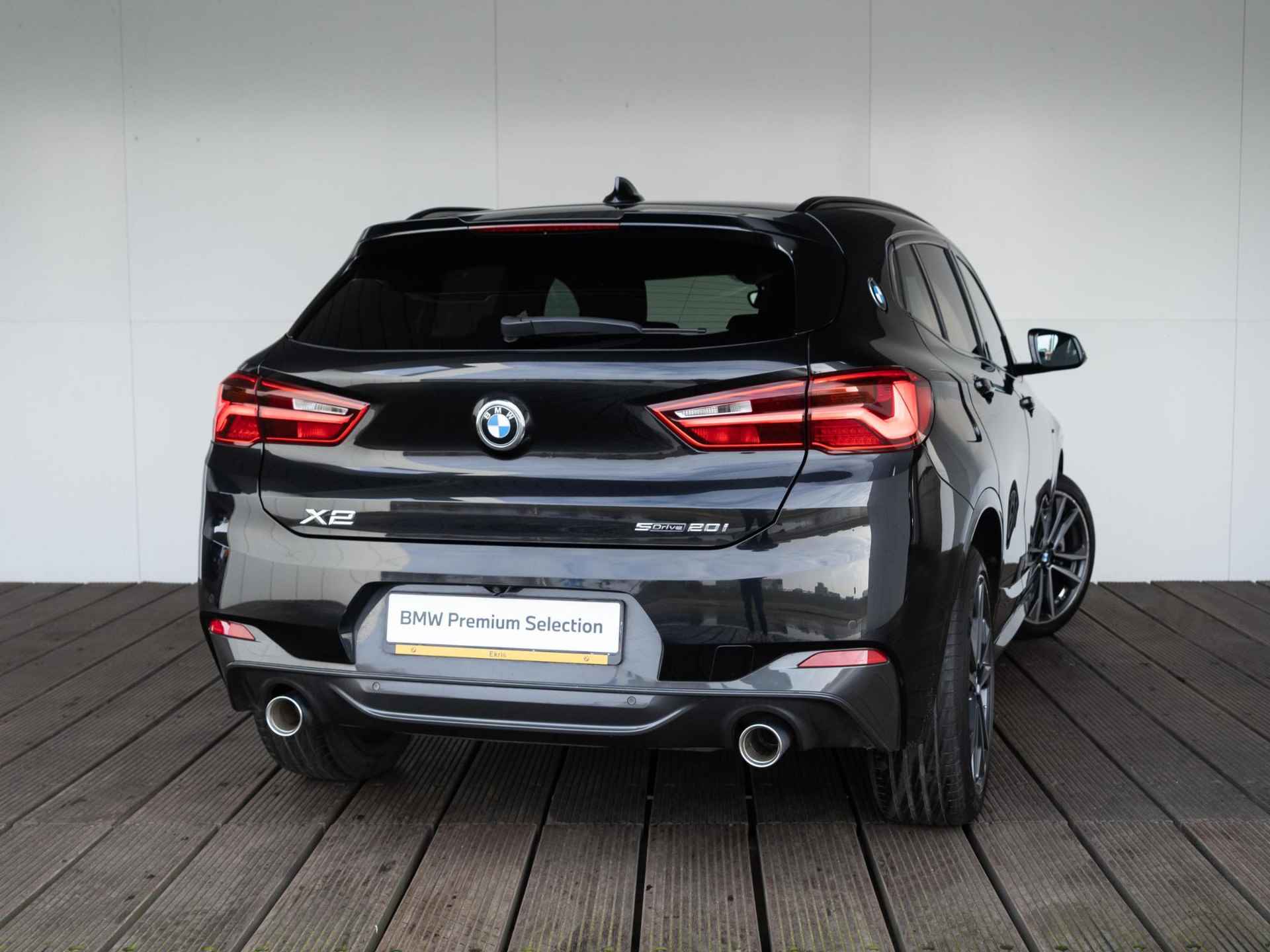 BMW X2 sDrive20i | High Executive | M Sportpakket | Glazen panoramadak | 19 inch | Sportstoelen | Head Up Display | HiFi | Stoelverwarming | Parking Assistant - 2/35