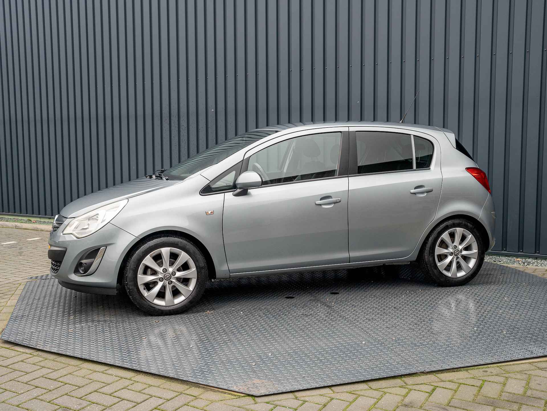 Opel Corsa 1.2 86Pk Anniversary Edition | 1e Eigenaar | Unieke Km-stand | Prijs Rijklaar!! - 3/36