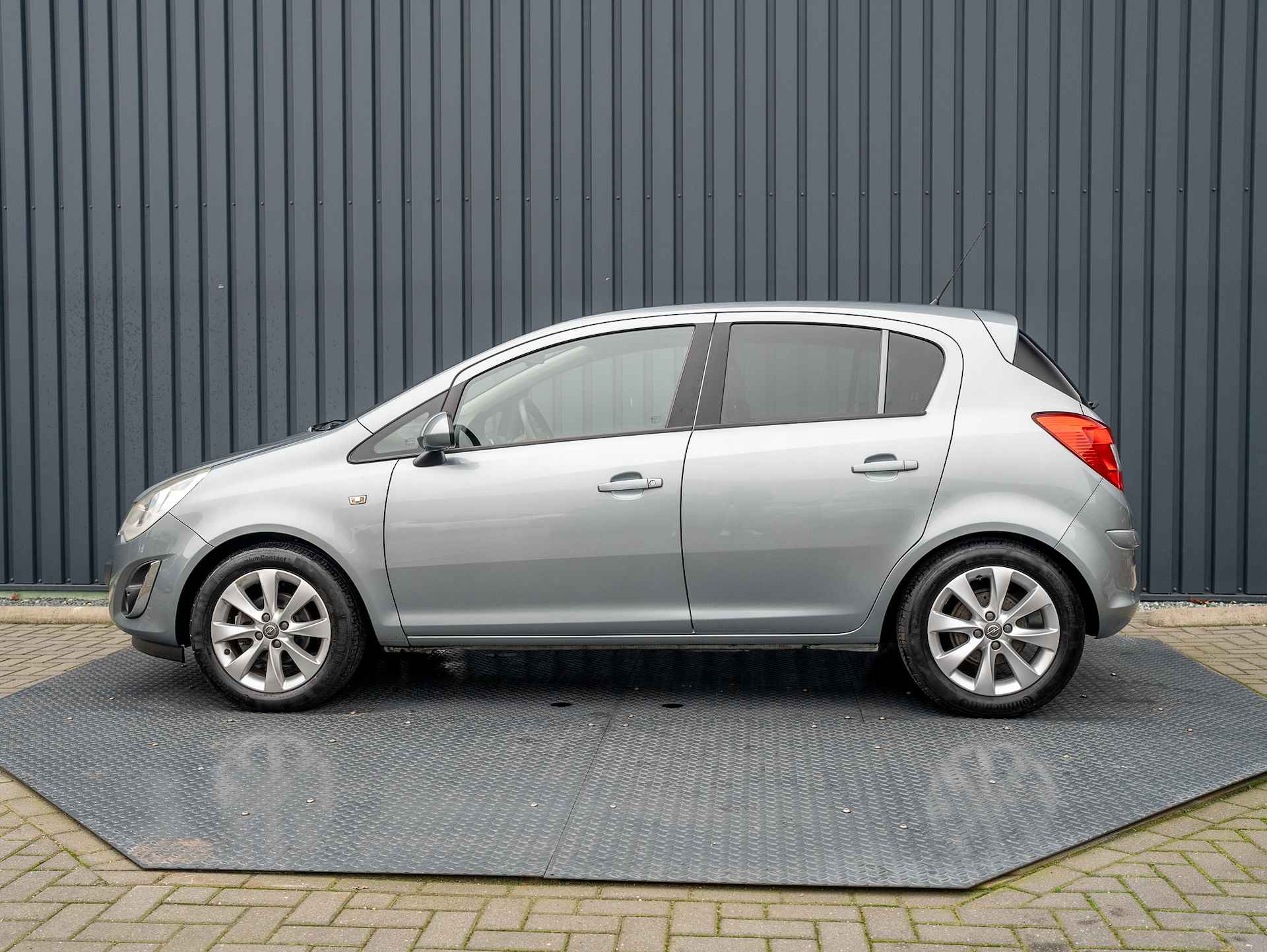 Opel Corsa 1.2 86Pk Anniversary Edition | 1e Eigenaar | Unieke Km-stand | Prijs Rijklaar!! - 4/36