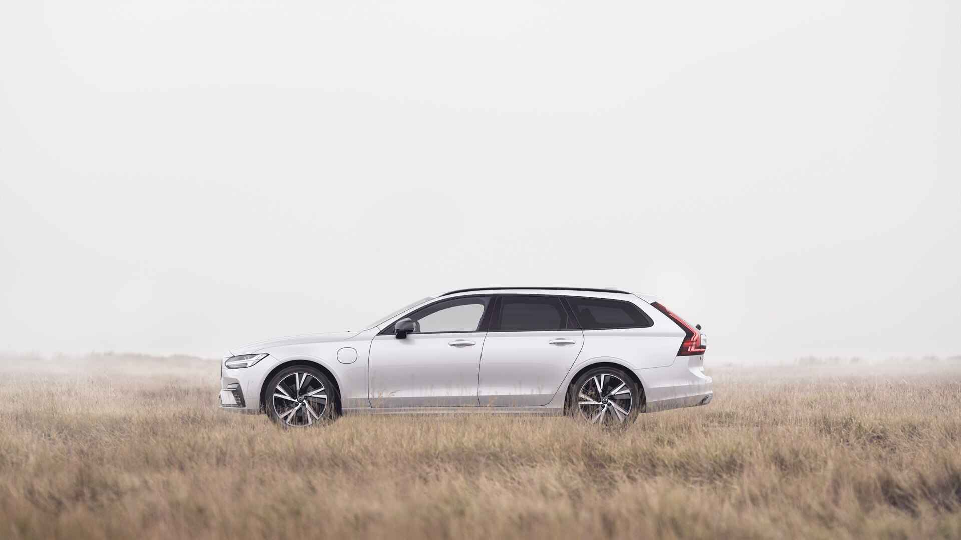 Volvo V90 T6 350PK Long Range AWD Plus Dark | Panoramadak | Trekhaak | Kinderzitjes | Adapt LED | All Season - 7/11