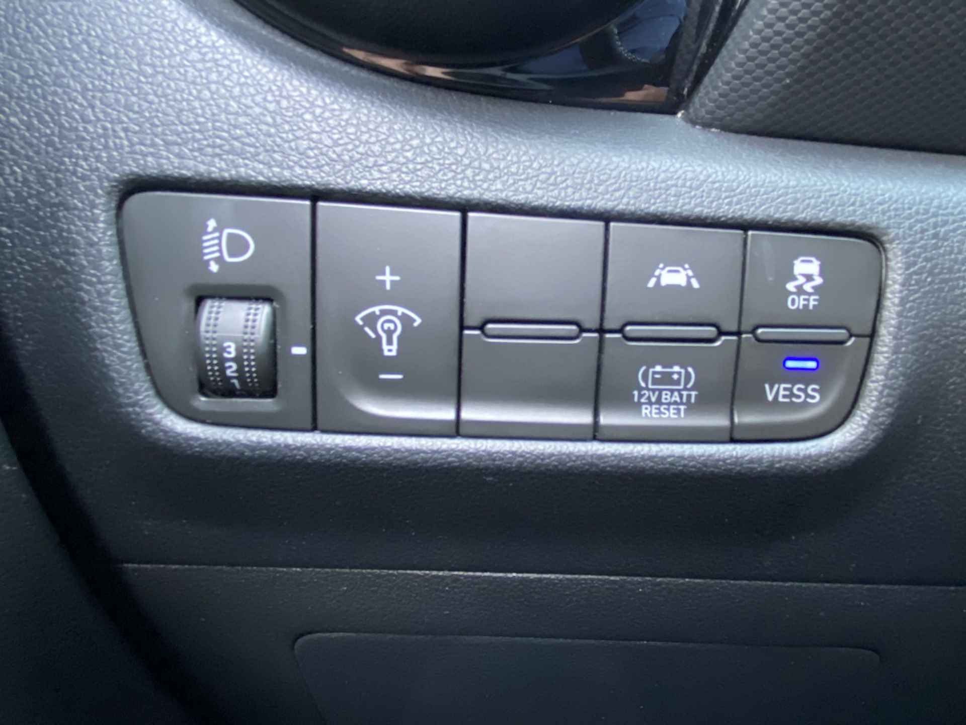 Hyundai Kona 1.6 GDI HEV Comfort / Apple carplay - Android auto / Adaptive cr - 11/27