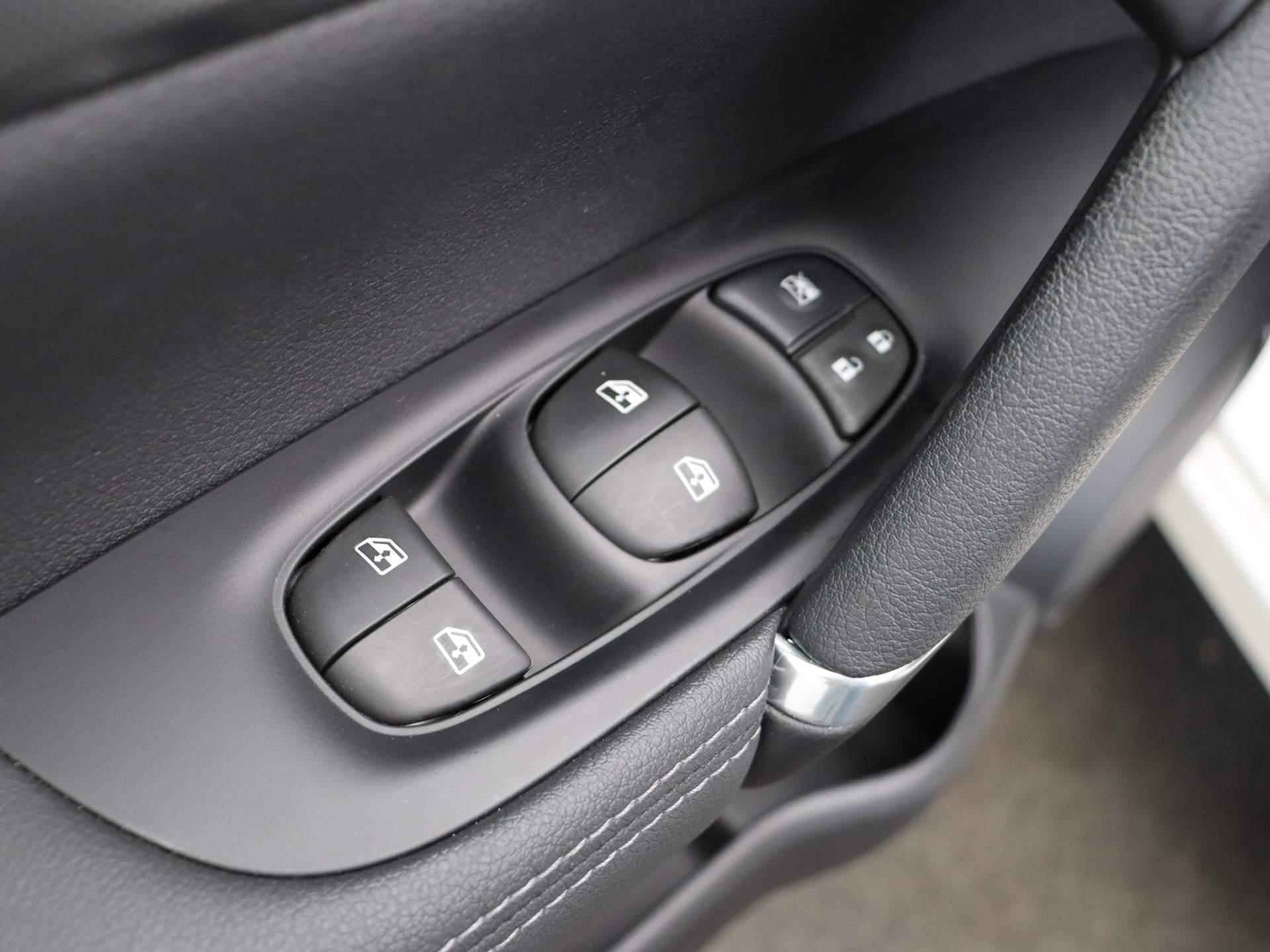 Nissan Qashqai 158pk DIG-T Premium Edition | Automaat | Lederen Bekleding | 19'' Lichtmetalen velgen | Panoramadak | Stoelverwarming | - 17/40