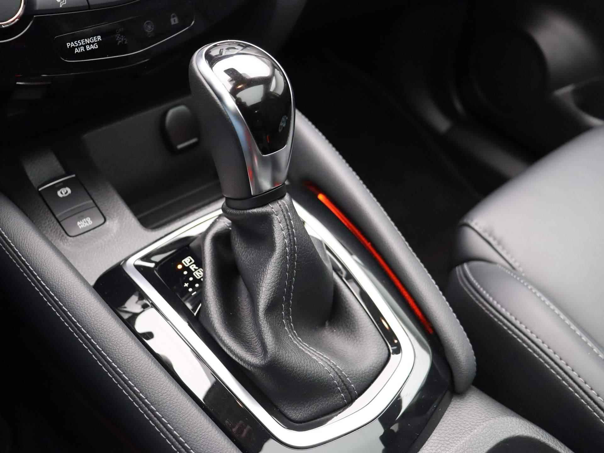 Nissan Qashqai 158pk DIG-T Premium Edition | Automaat | Lederen Bekleding | 19'' Lichtmetalen velgen | Panoramadak | Stoelverwarming | - 27/40