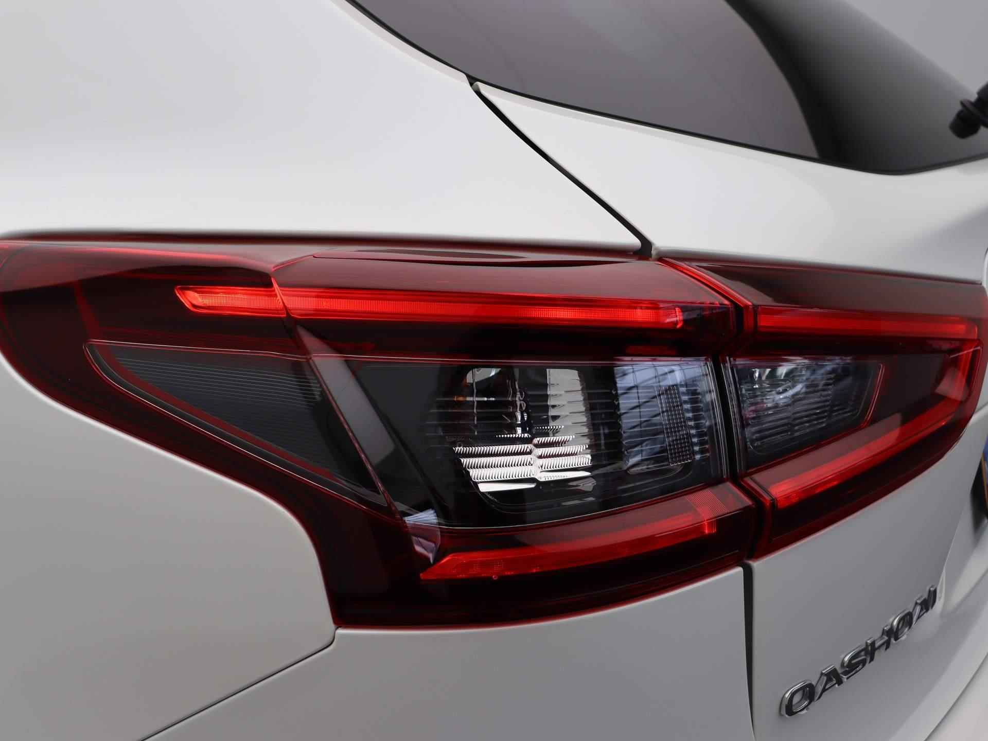 Nissan Qashqai 158pk DIG-T Premium Edition | Automaat | Lederen Bekleding | 19'' Lichtmetalen velgen | Panoramadak | Stoelverwarming | - 34/40