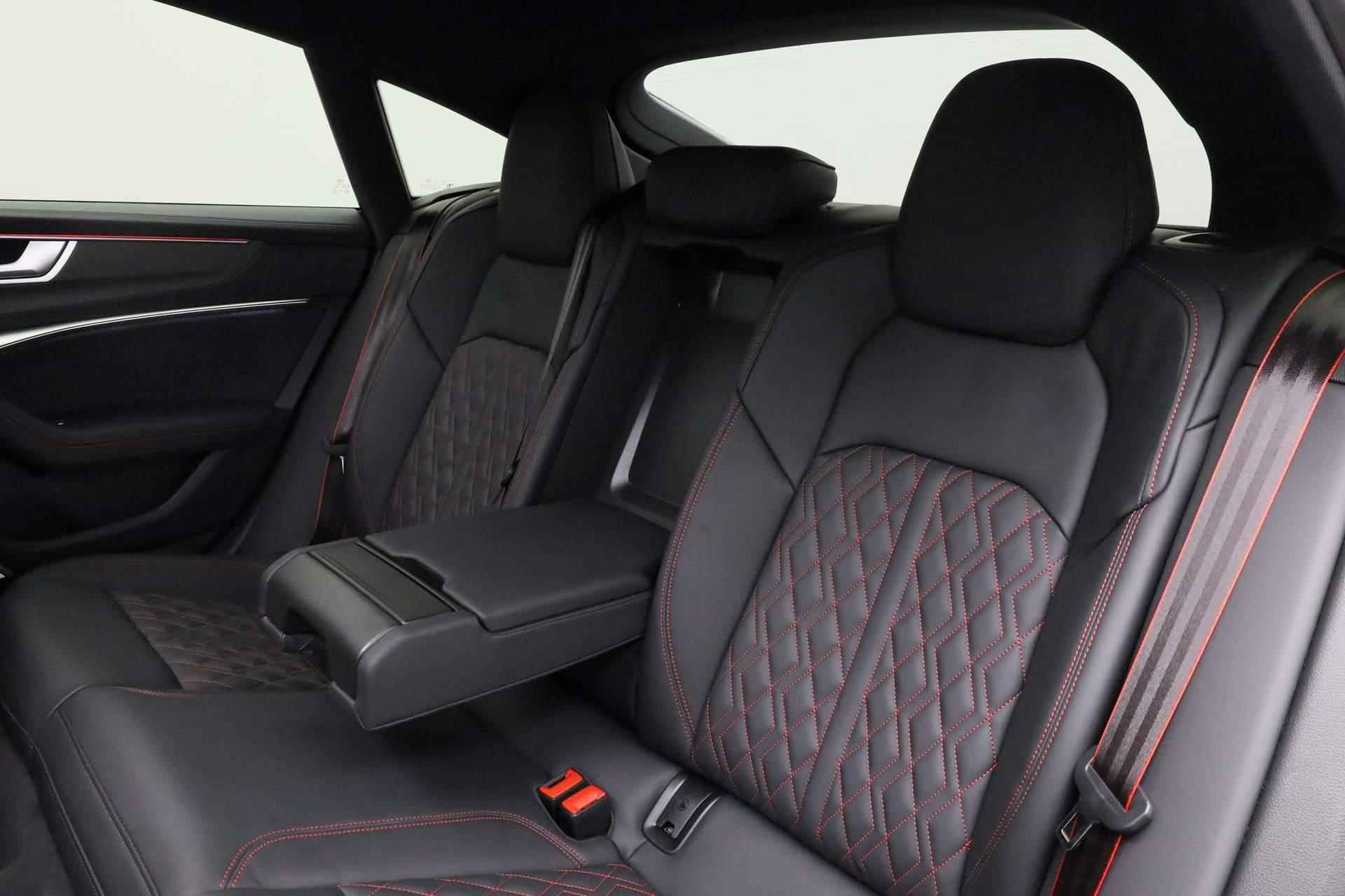Audi A7 Sportback 55 TFSIe Quattro Competition | Pano | Trekhaak | B&O Advanced | Audi excl. int. | Carbon inleg | Laser LED | HUD | Keyless | 20 inch | Zwart optiek | ACC - 56/59