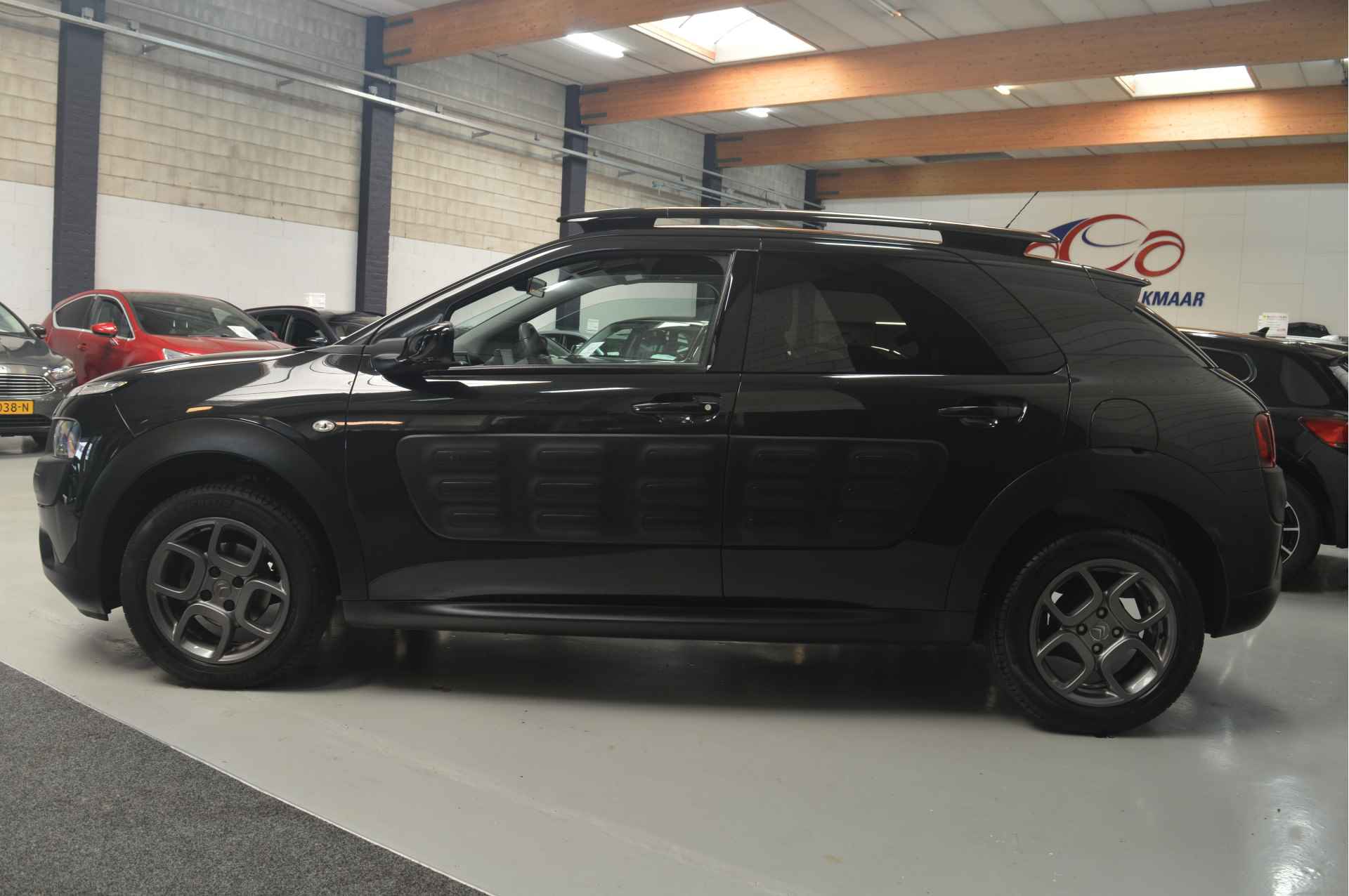 Citroën C4 Cactus 1.2 PureTech Shine // 101.000 km // NAVI // CRUISE // CLIMA // PDC //    // ZATERDAG 21-09 VANAF 16:00 GESLOTEN // - 5/24