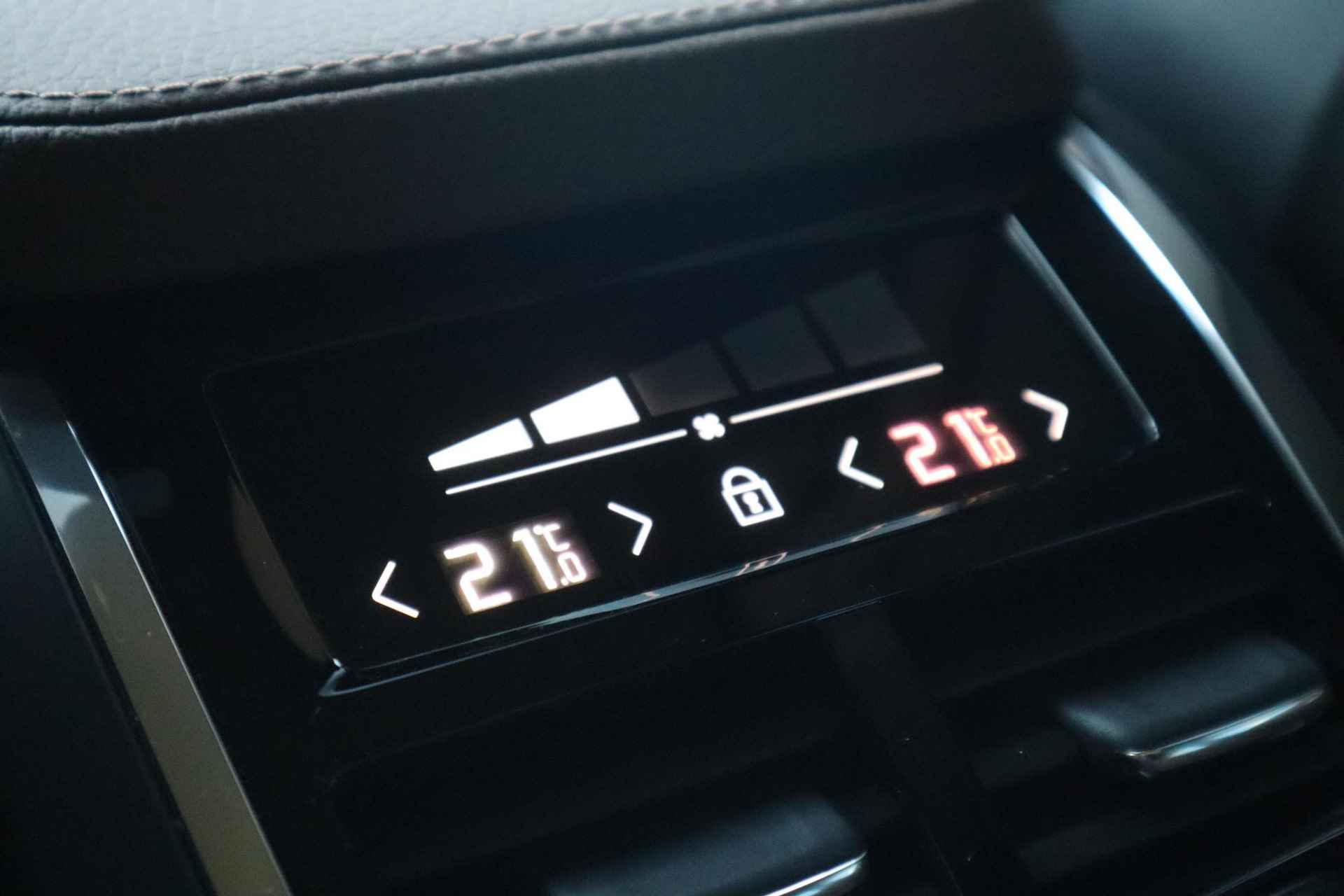 Volvo V90 Cross Country 2.0 B5 AWD Pro | Schuif-/ kanteldak| Harman Kardon Audiosysteem| 360* Camera| Keyless Entry| Airco separaat achter| Semi-elektrisch inklapbare trekhaak| Elektrisch bedienbare bestuurdersstoel met geheugenfunctie| - 14/26