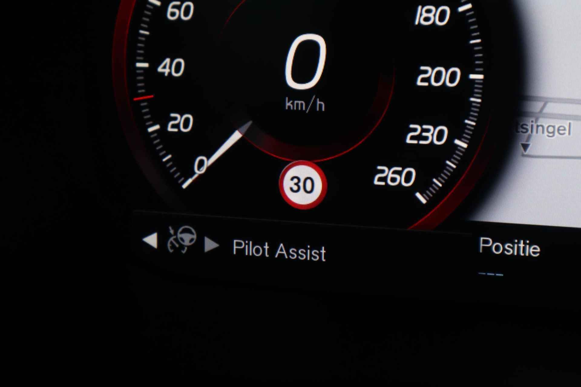 Volvo V90 Cross Country 2.0 B5 AWD Pro | Schuif-/ kanteldak| Harman Kardon Audiosysteem| 360* Camera| Keyless Entry| Airco separaat achter| Semi-elektrisch inklapbare trekhaak| Elektrisch bedienbare bestuurdersstoel met geheugenfunctie| - 16/26