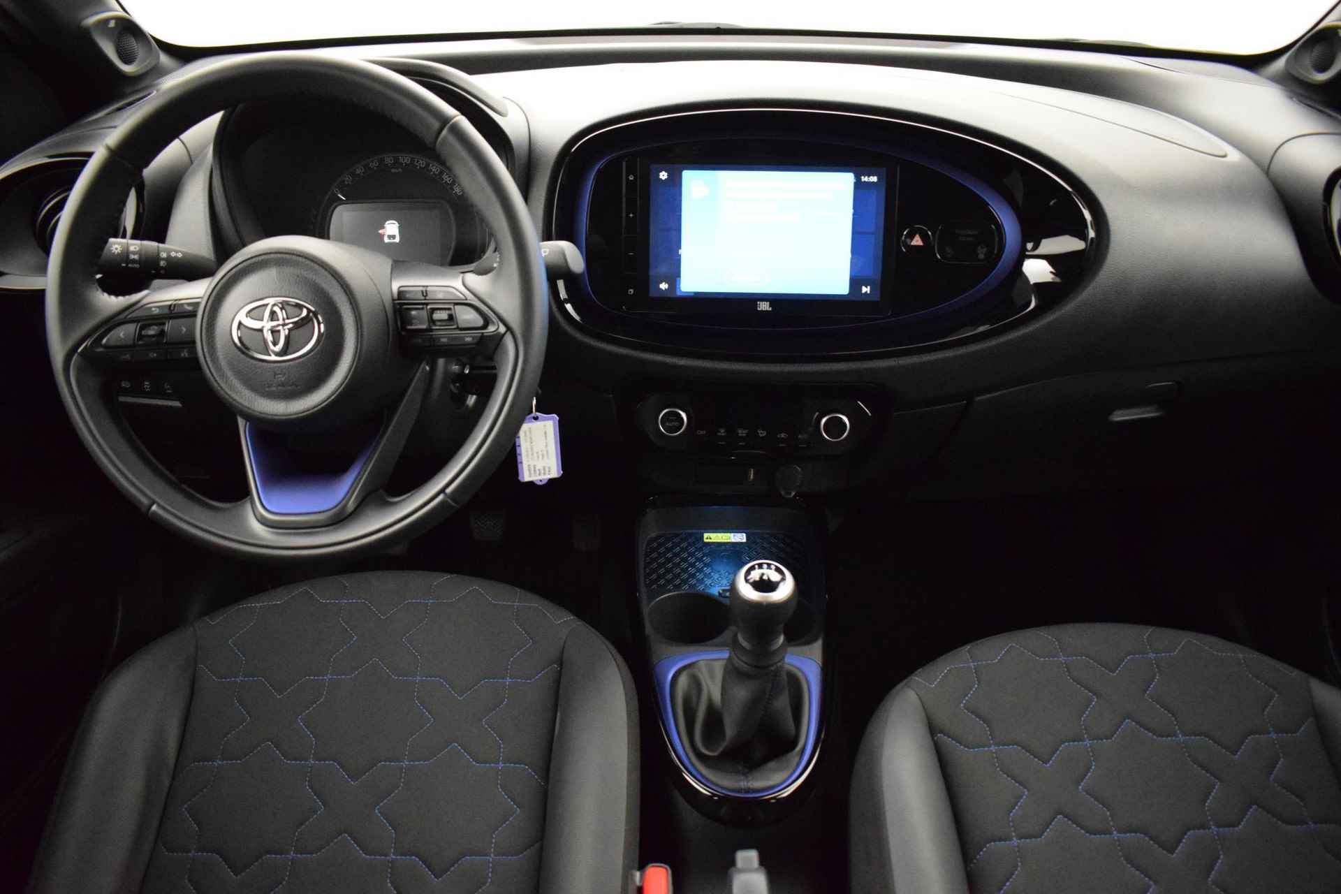 Toyota Aygo X 1.0 VVT-i MT envy JBL Navigatie - 7/33