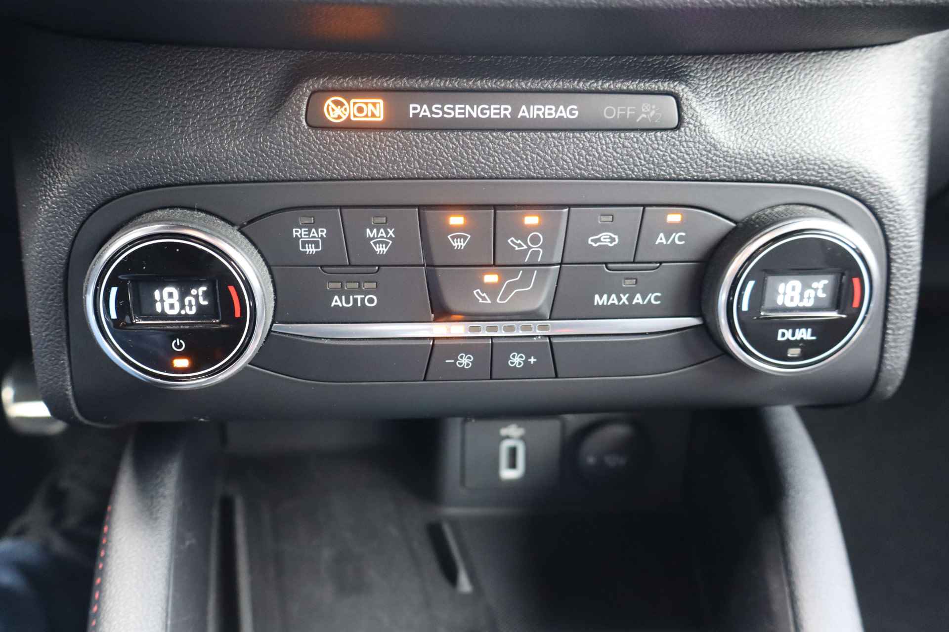 Ford FOCUS Wagon 1.5 EcoBlue ST Line X Business NL-Auto!! Apple Car-play I Camera -- 2de Pinksterdag open van 11.00 t/m 15.30 uur -- - 14/41