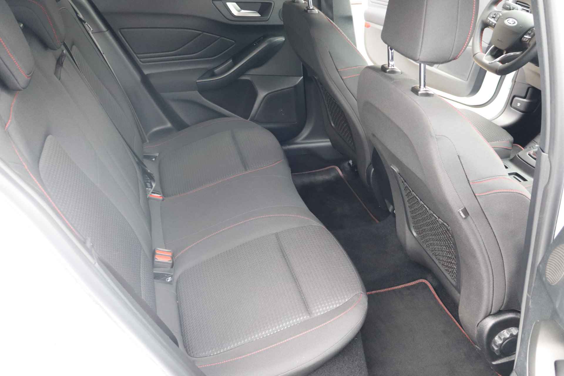 Ford FOCUS Wagon 1.5 EcoBlue ST Line X Business NL-Auto!! Apple Car-play I Camera -- BEVRIJDINGSDAG GEOPEND VAN 11.00 T/M 15.00 UUR -- - 29/41