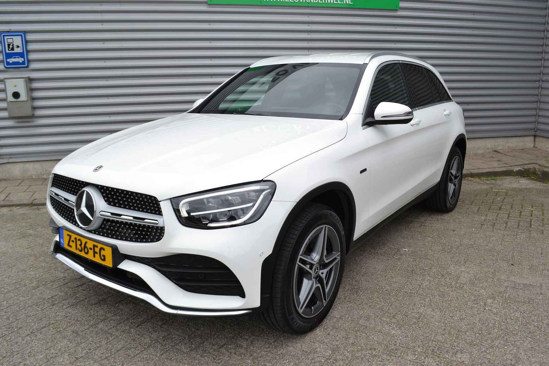 Mercedes-Benz GLC 300E AMG 4MATIC|BURMESTER|NAVI|TREKHAAK - 2/38