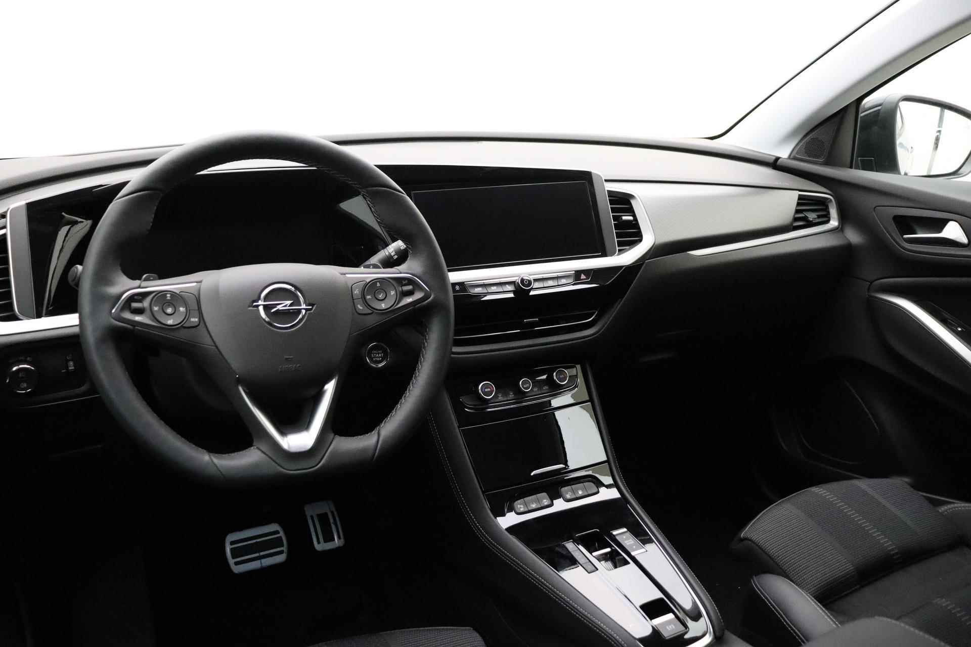 Opel Grandland 1.6 Turbo Hybrid Level 3 | Nieuwe auto | Led | Stoel en stuurverwaming | Camera| Navigatie | Kelyless start en entry | Android auto en Apple carplay | Elektrisch te openen kofferbak - 7/39