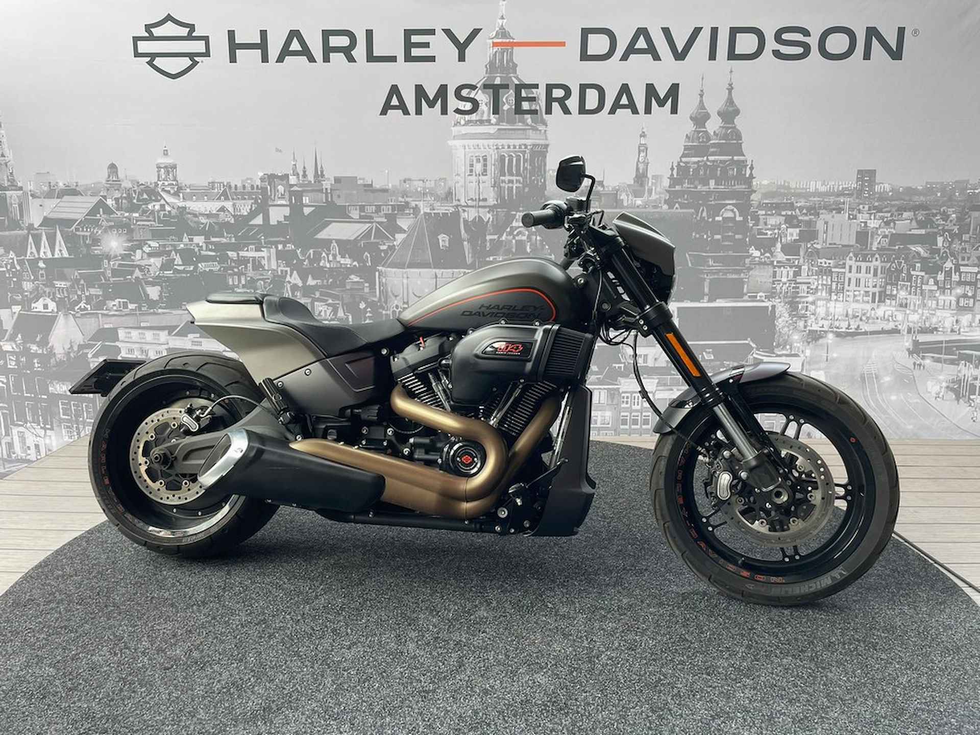 Harley-Davidson SOFTAIL FXDR 114