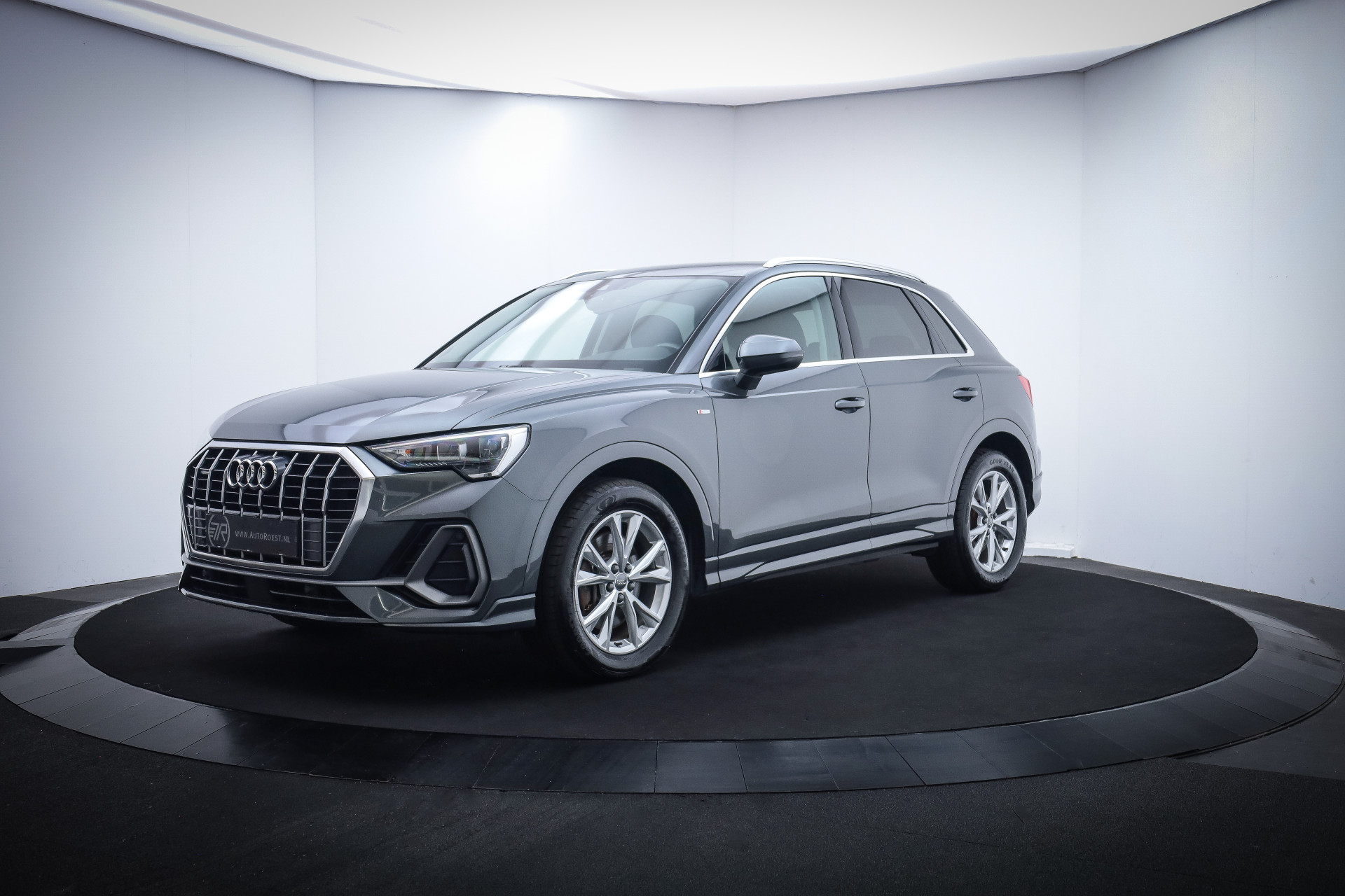 Audi Q3 40(2.0)TFSI Quattro S Edition FULL LED/CARPLAY/ADAPTIVE CRUISE/STOELVERW./CLIMA/BLINDSPOT/ELEK TREKHAAK/LMV