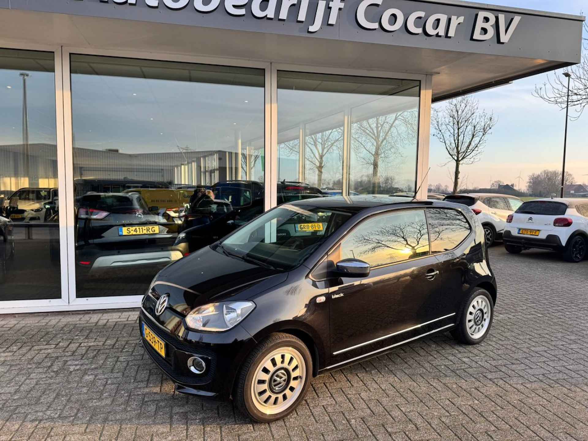 VOLKSWAGEN Up 1.0 HIGH UP , PANO , ALL IN PRIJS