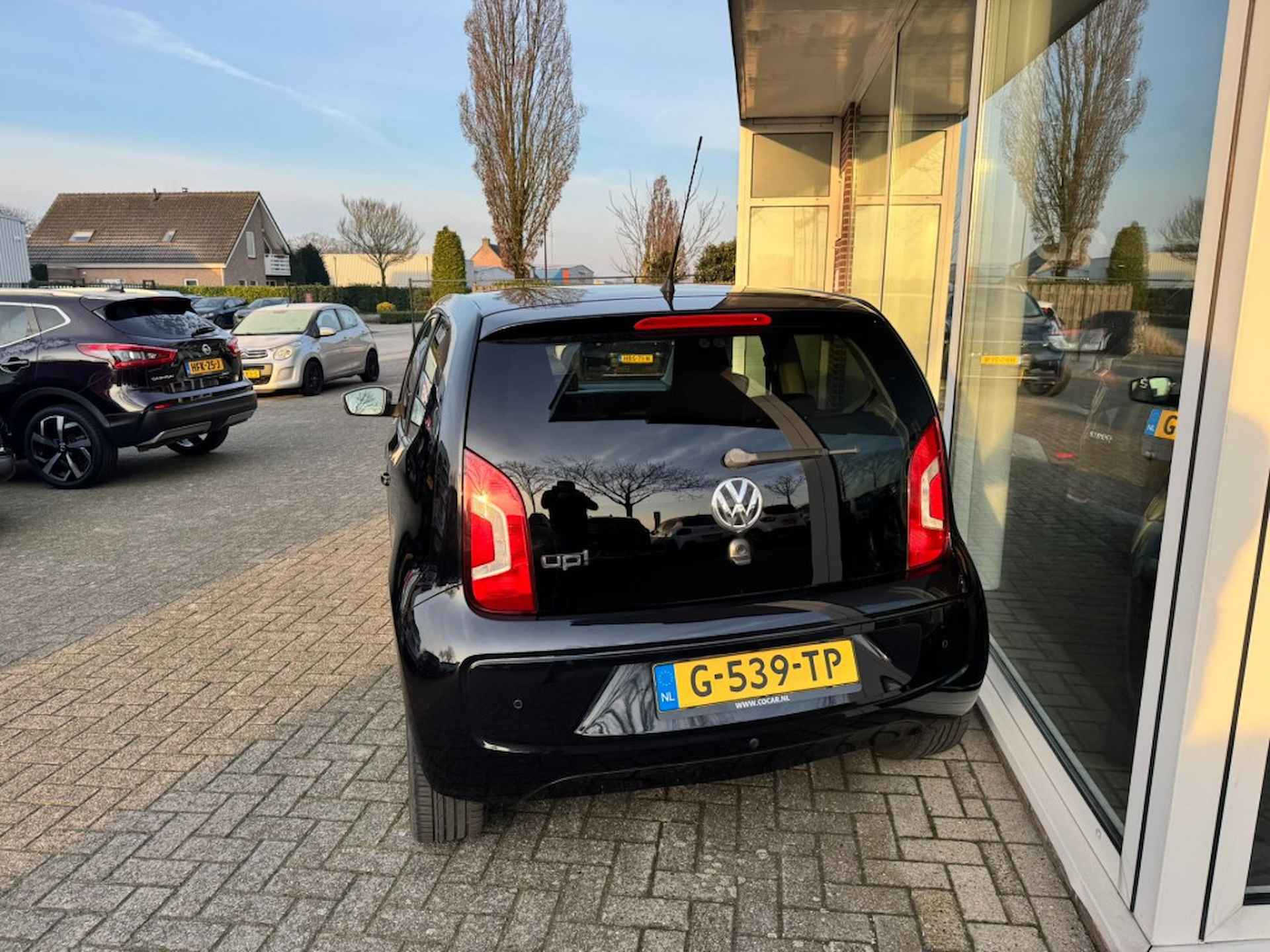 VOLKSWAGEN Up 1.0 HIGH UP , PANO , ALL IN PRIJS - 5/17