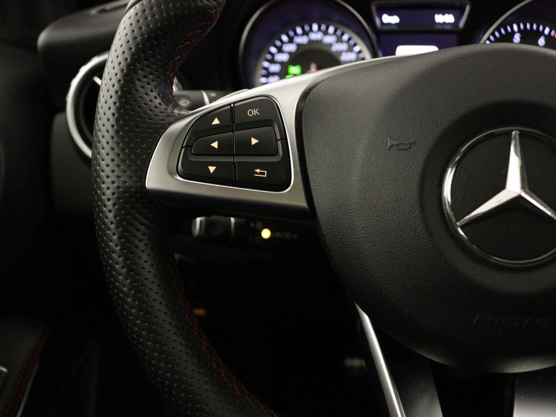 Mercedes-Benz GLA 180 Ambition AMG | Panoramadak | AMG Styling | - 28/46