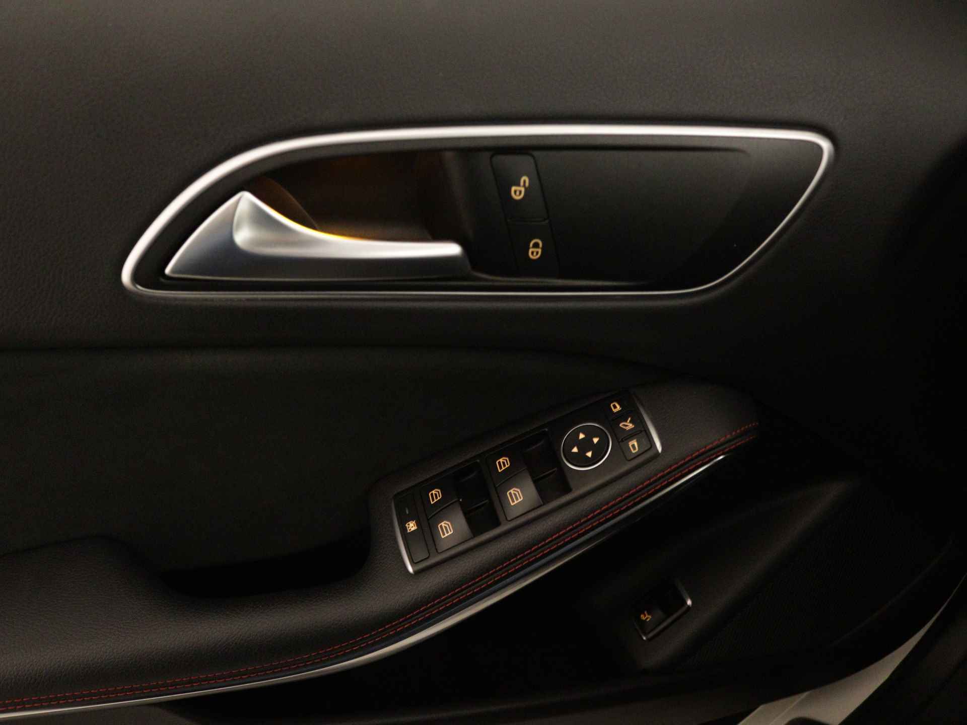 Mercedes-Benz GLA 180 Ambition AMG | Panoramadak | AMG Styling | - 35/46