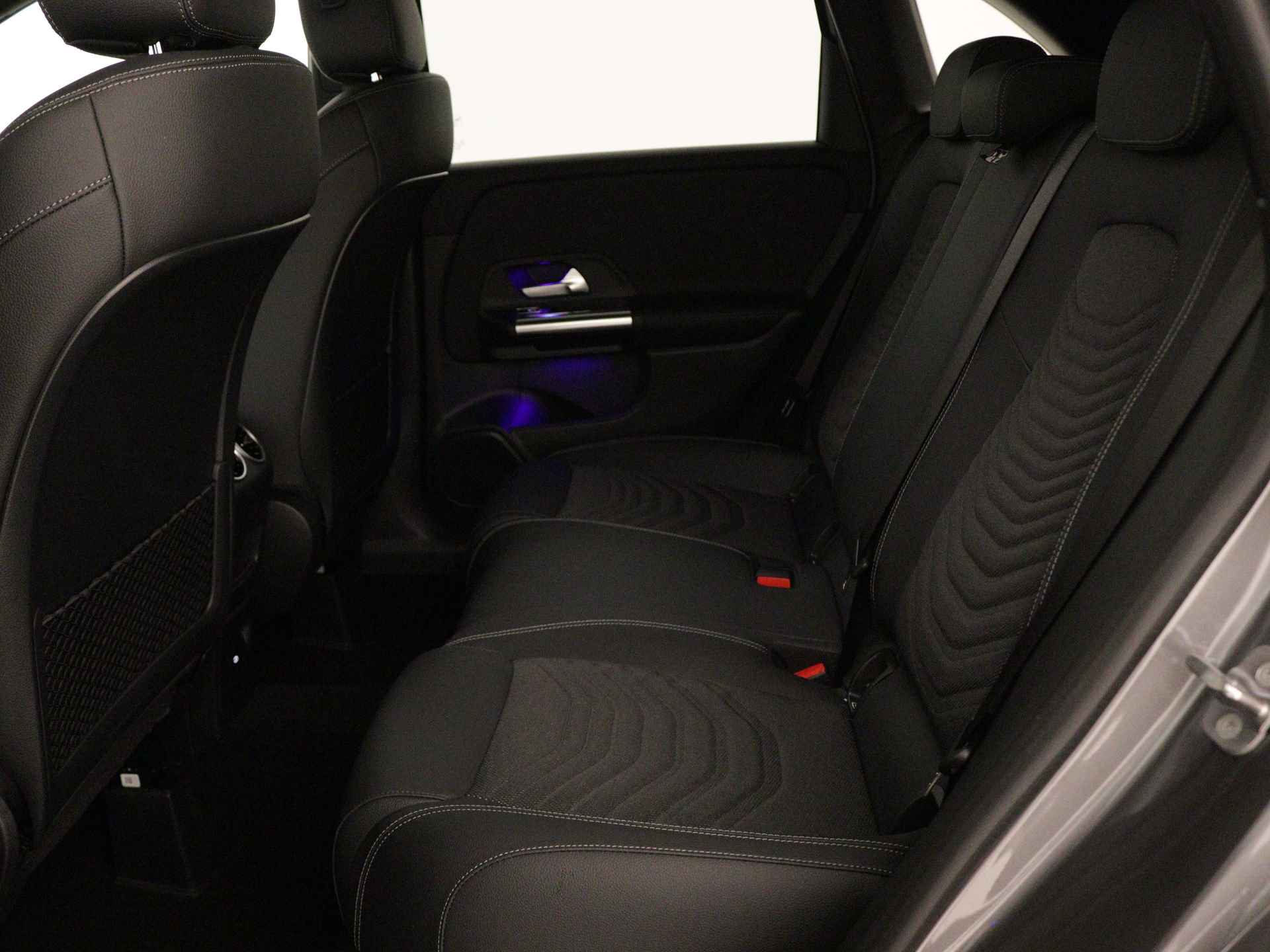Mercedes-Benz B-Klasse 250 e Star Edition Luxury Line | Dodehoekassistent | Sfeerverlichting | Verwarmde stoelen vooraan | EASY PACK achterklep | USB-pakket plus | Keyless-Go comfortpakket | Parkeerpakket met achteruitrijcamera | - 17/40