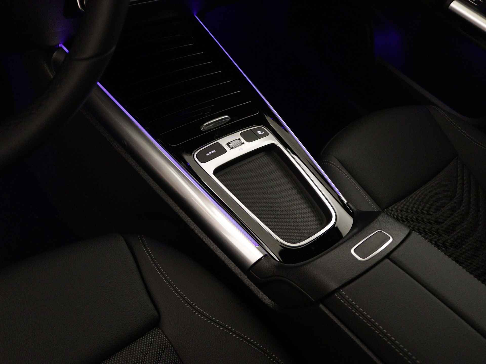 Mercedes-Benz B-Klasse 250 e Star Edition Luxury Line | Dodehoekassistent | Sfeerverlichting | Verwarmde stoelen vooraan | EASY PACK achterklep | USB-pakket plus | Keyless-Go comfortpakket | Parkeerpakket met achteruitrijcamera | - 27/40
